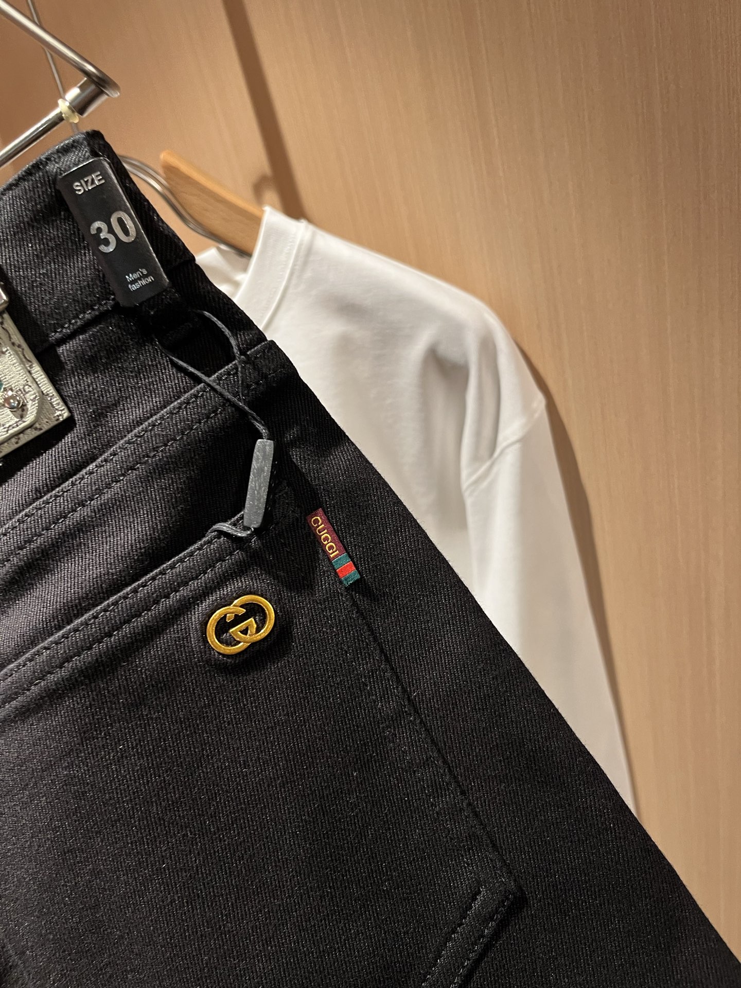 Guc*古奇 2025秋冬新品男士高端休闲百搭四季通勤修身剪裁牛仔裤！对于粉丝来说，这样大气的经典设计足