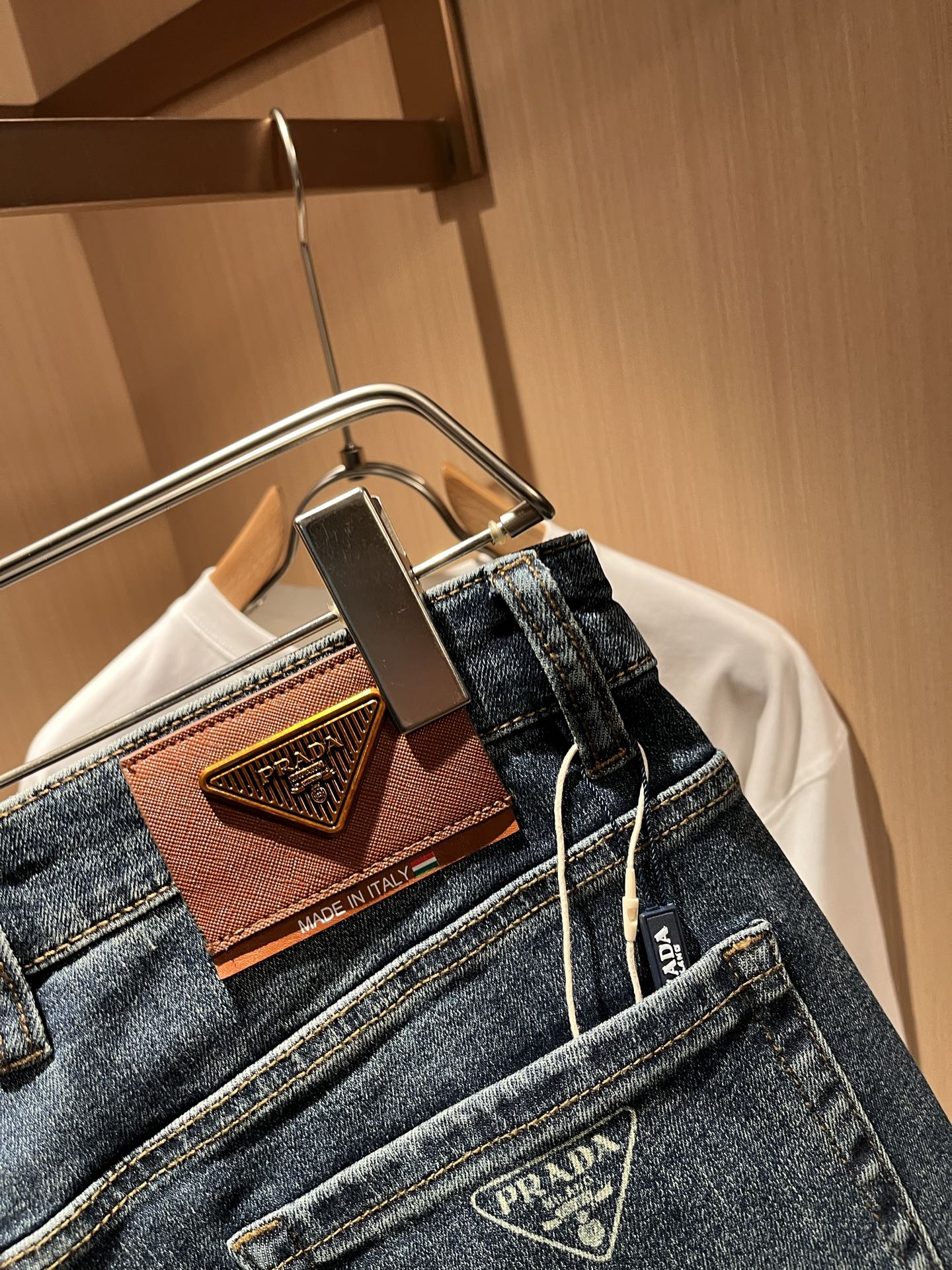 PRA*DA 普拉达 2025秋冬新品发售！牛仔高级百搭实用主义不哗众取宠！港澳台地区限定款！！立体裁剪