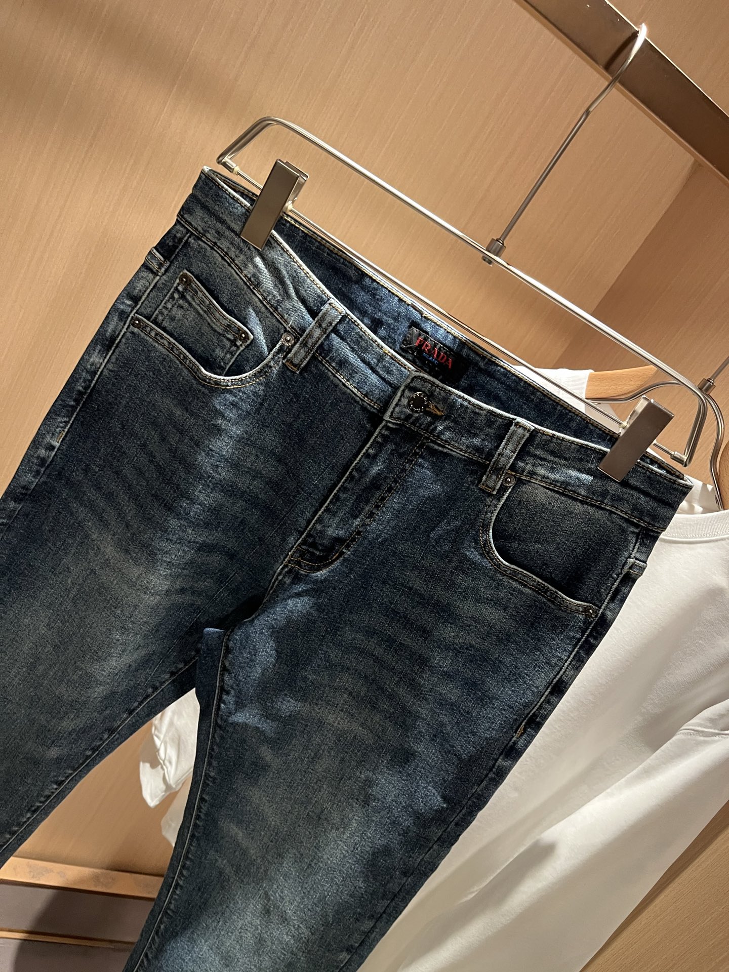 PRA*DA 普拉达 2025秋冬新品发售！牛仔高级百搭实用主义不哗众取宠！港澳台地区限定款！！立体裁剪