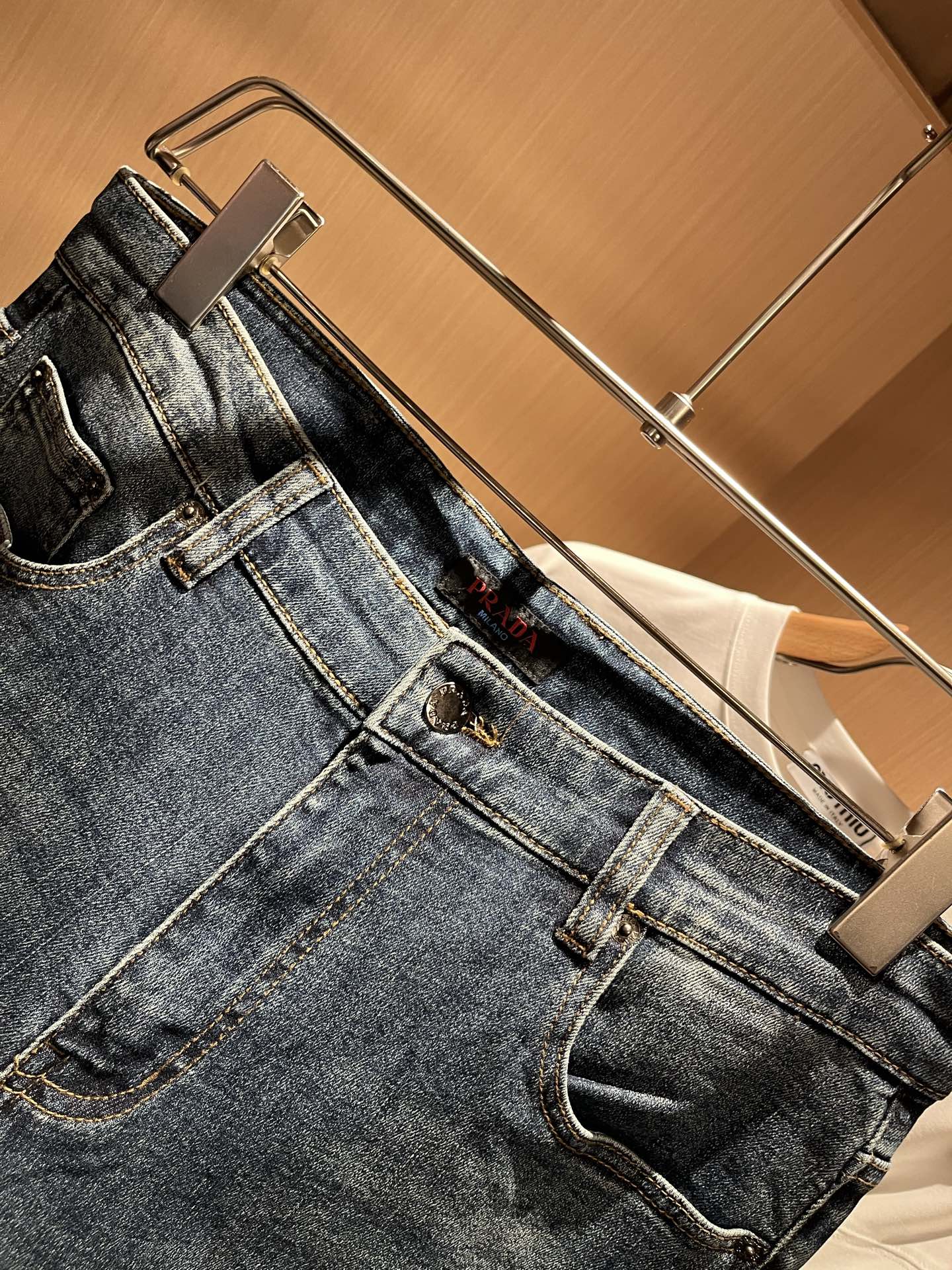 PRA*DA 普拉达 2025秋冬新品发售！牛仔高级百搭实用主义不哗众取宠！港澳台地区限定款！！立体裁剪