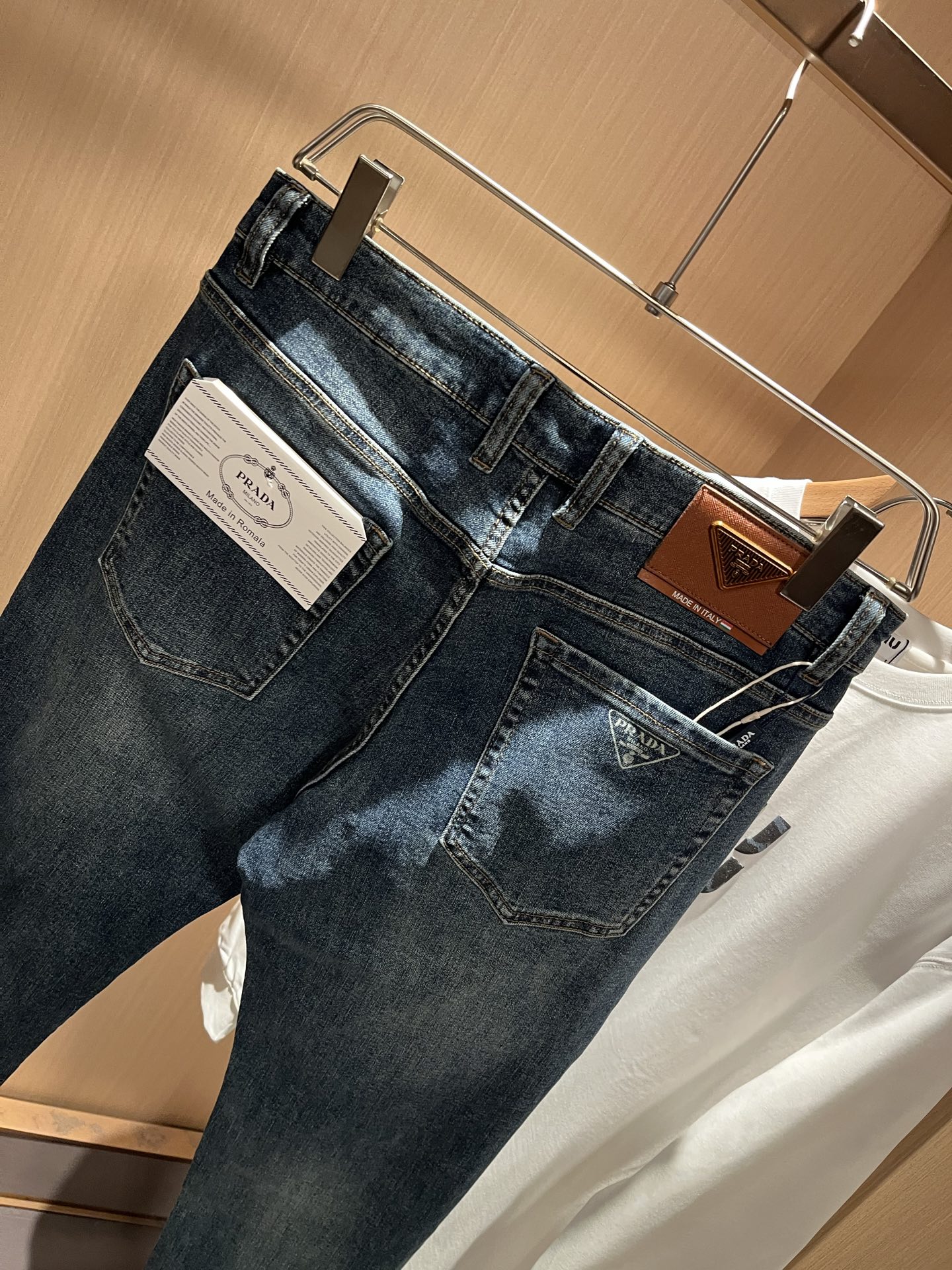 PRA*DA 普拉达 2025秋冬新品发售！牛仔高级百搭实用主义不哗众取宠！港澳台地区限定款！！立体裁剪