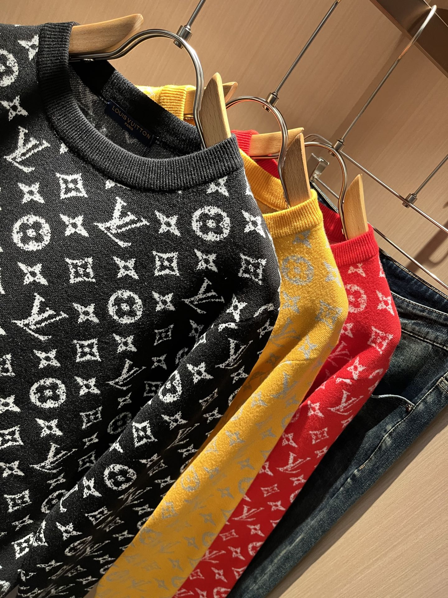 Louis Vuit*on 2025秋冬路易家族轻奢Monogram钩织针织羊毛衫！男女同款👫装饰！ 路