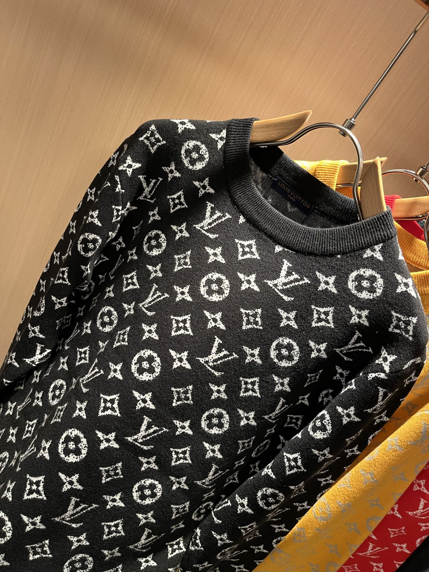 Louis Vuit*on 2025秋冬路易家族轻奢Monogram钩织针织羊毛衫！男女同款👫装饰！ 路