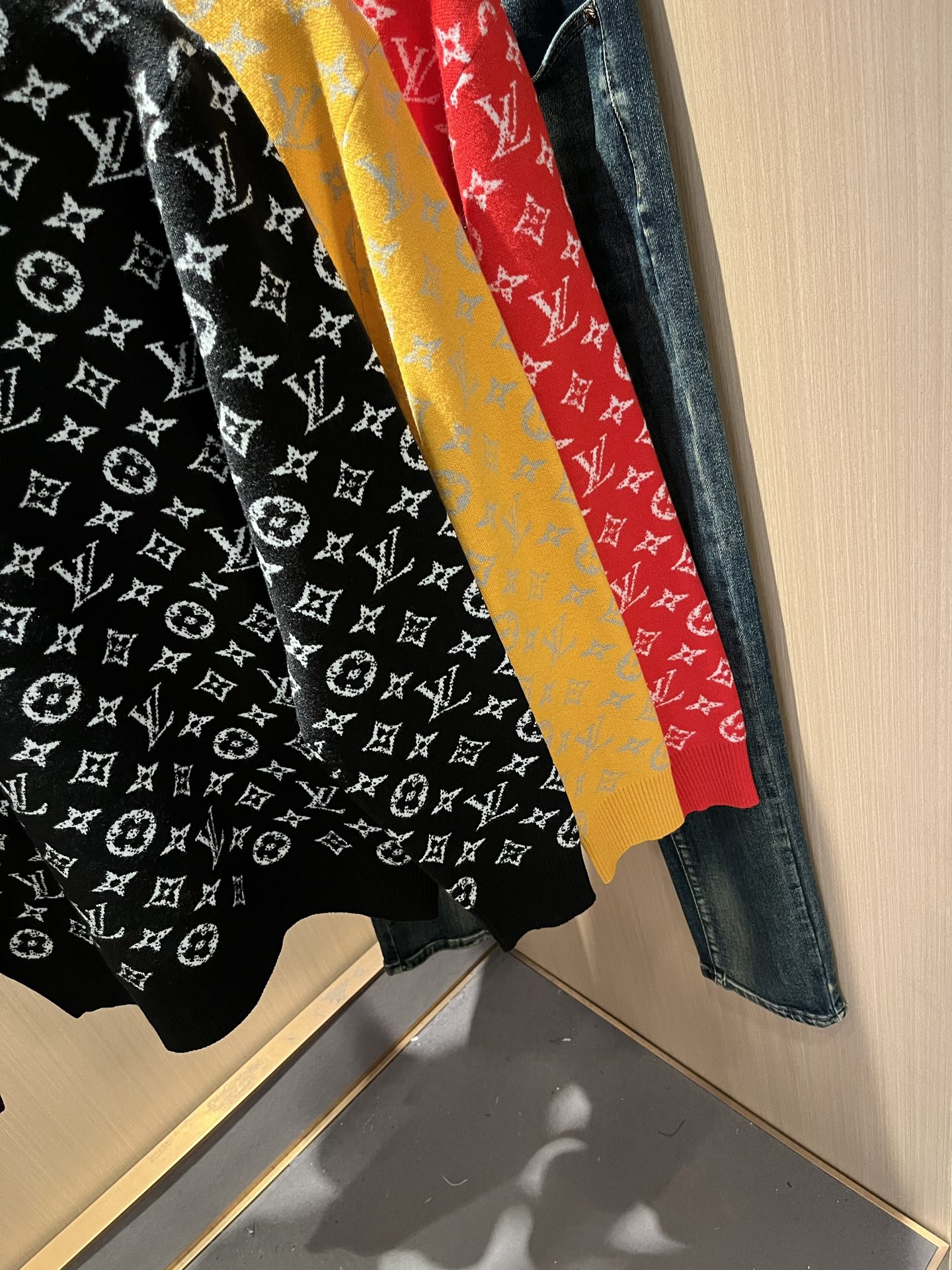 Louis Vuit*on 2025秋冬路易家族轻奢Monogram钩织针织羊毛衫！男女同款👫装饰！ 路