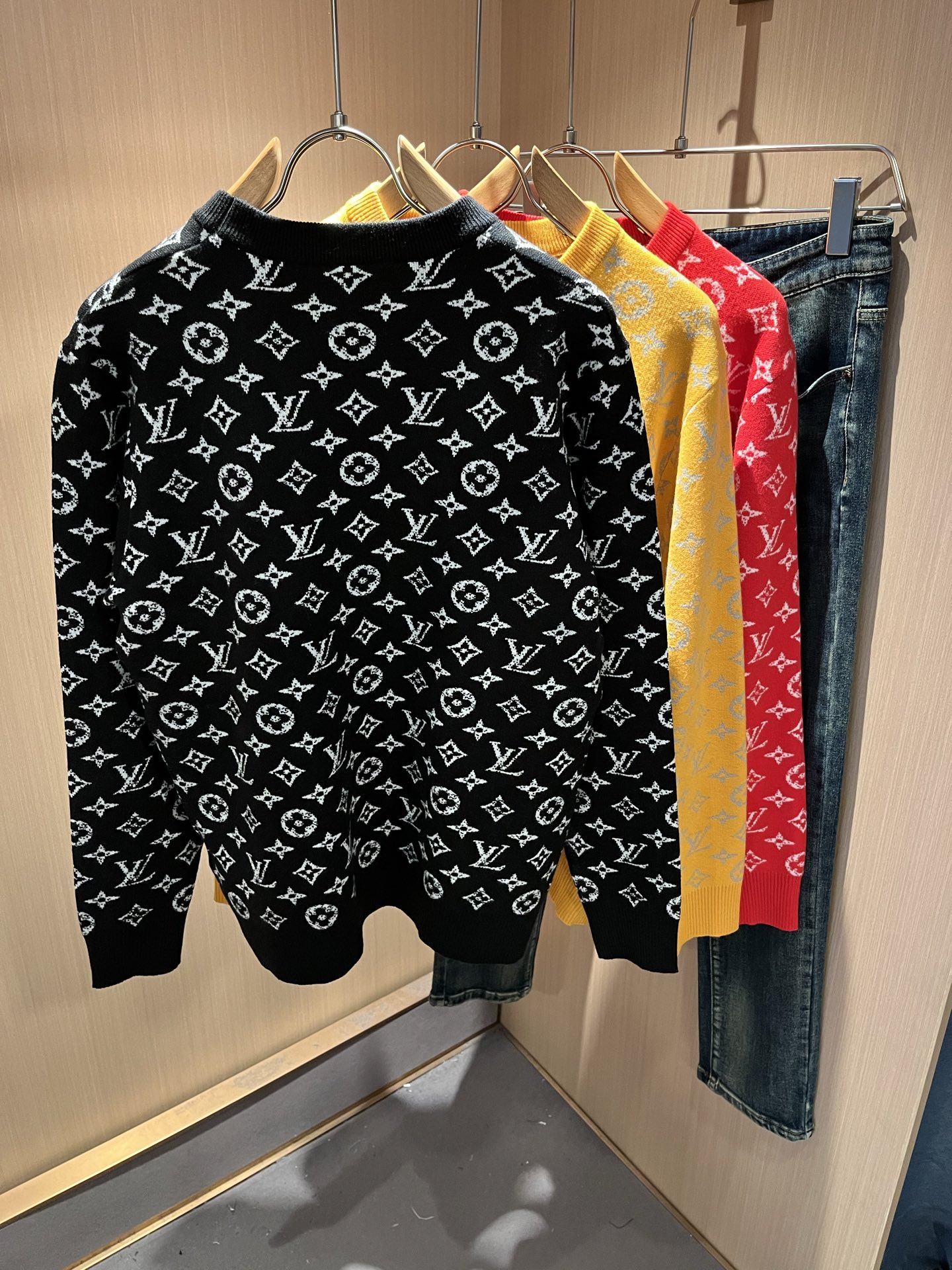 Louis Vuit*on 2025秋冬路易家族轻奢Monogram钩织针织羊毛衫！男女同款👫装饰！ 路