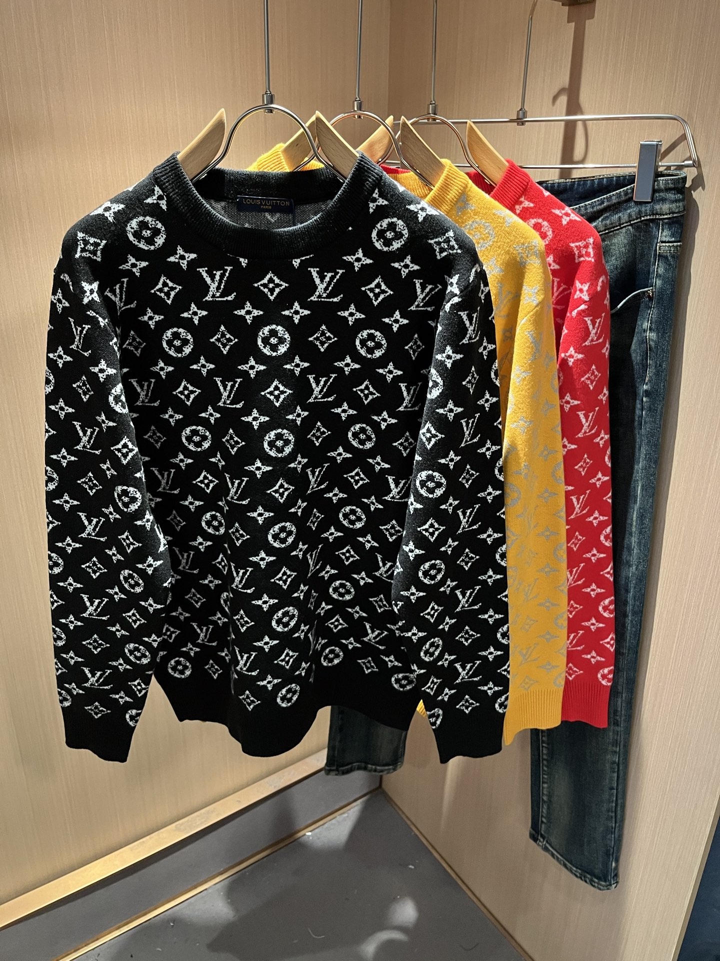 Louis Vuit*on 2025秋冬路易家族轻奢Monogram钩织针织羊毛衫！男女同款👫装饰！ 路