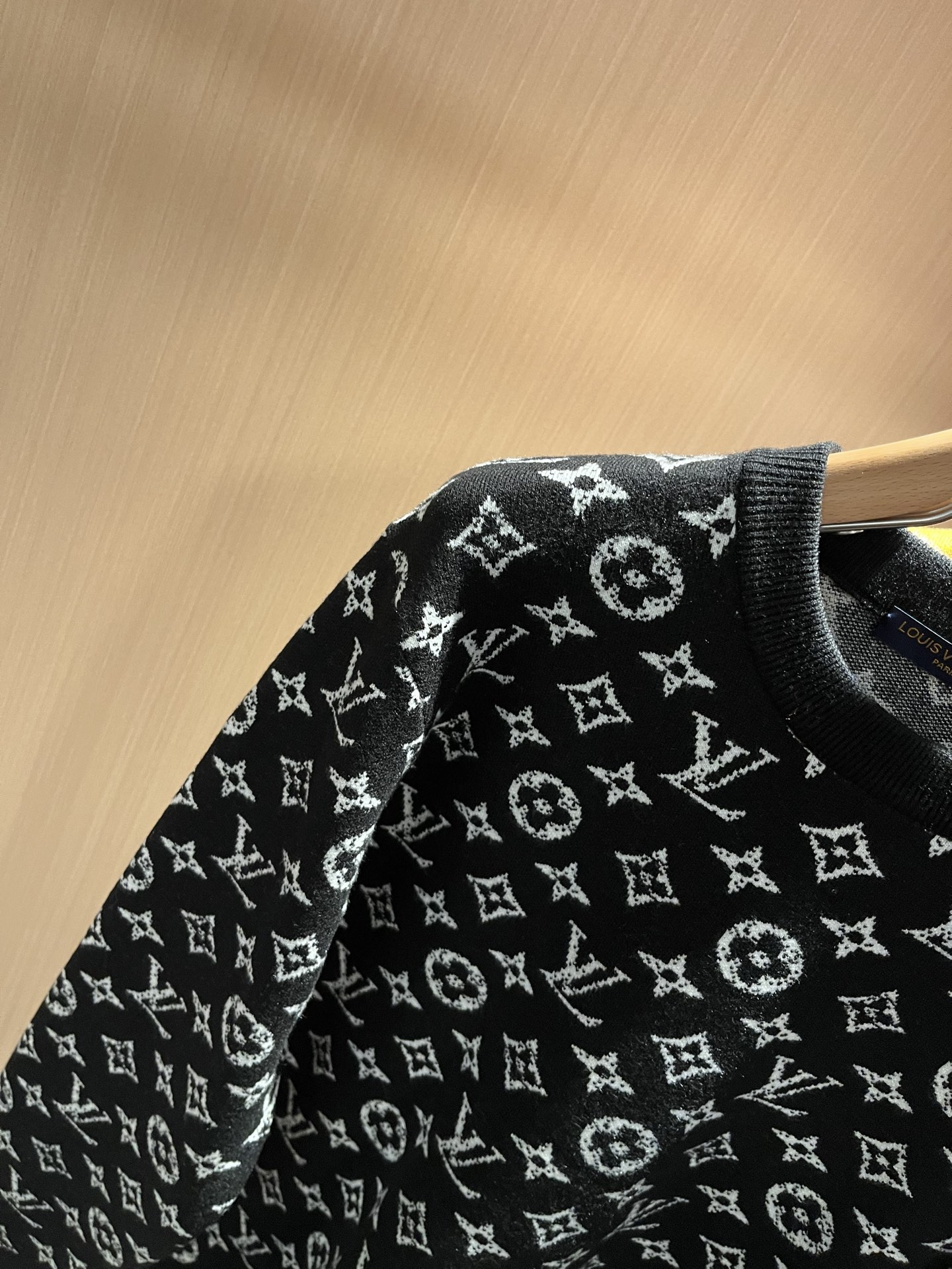 Louis Vuit*on 2025秋冬路易家族轻奢Monogram钩织针织羊毛衫！男女同款👫装饰！ 路