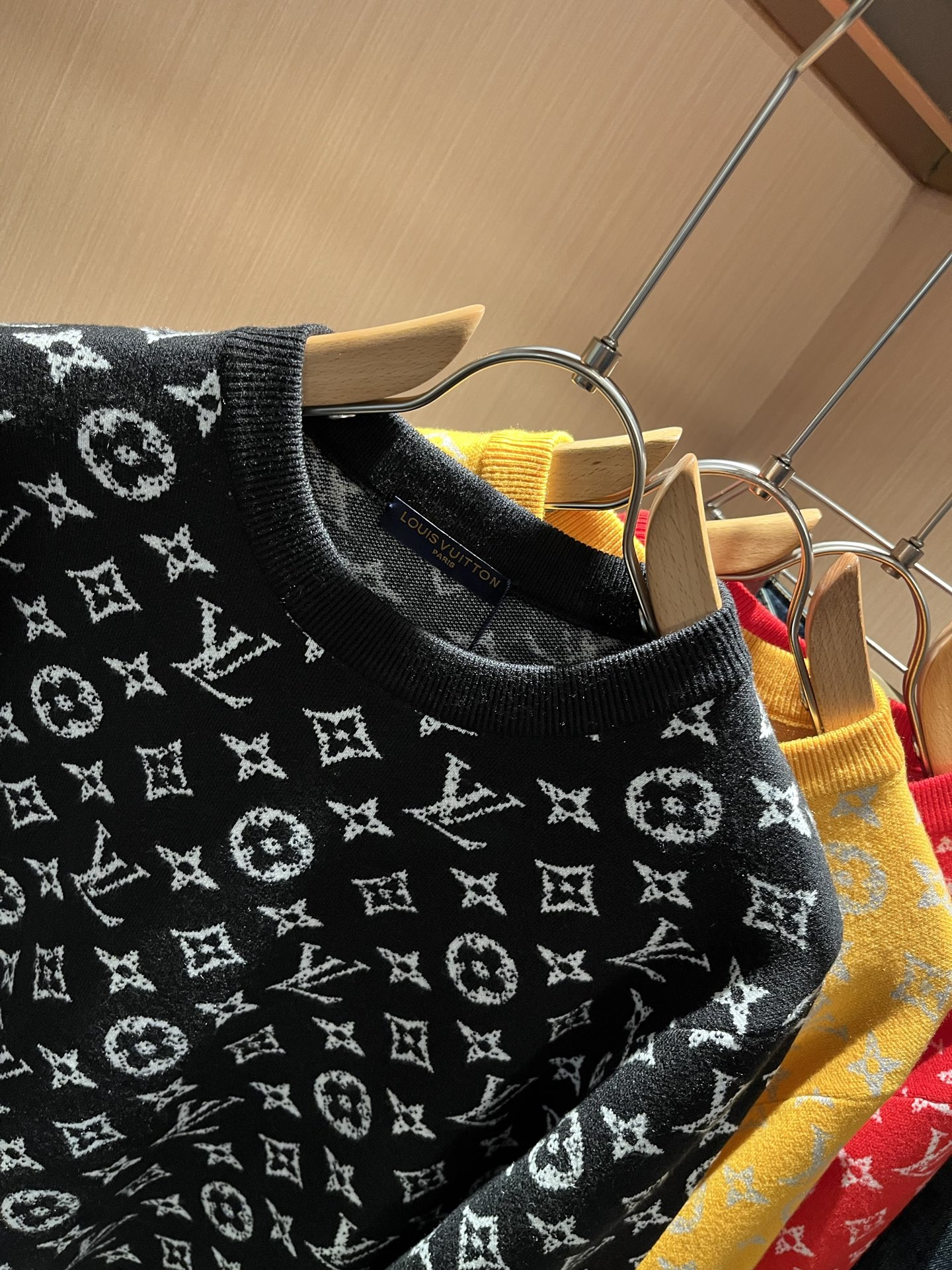 Louis Vuit*on 2025秋冬路易家族轻奢Monogram钩织针织羊毛衫！男女同款👫装饰！ 路