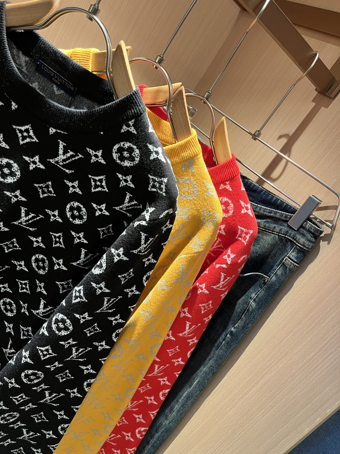 Louis Vuit*on 2025秋冬路易家族轻奢Monogram钩织针织羊毛衫！男女同款👫装饰！ 路