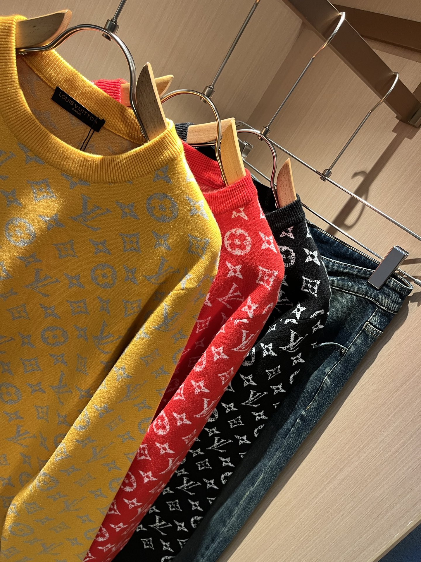 Louis Vuit*on 2025秋冬路易家族轻奢Monogram钩织针织羊毛衫！男女同款👫装饰！ 路