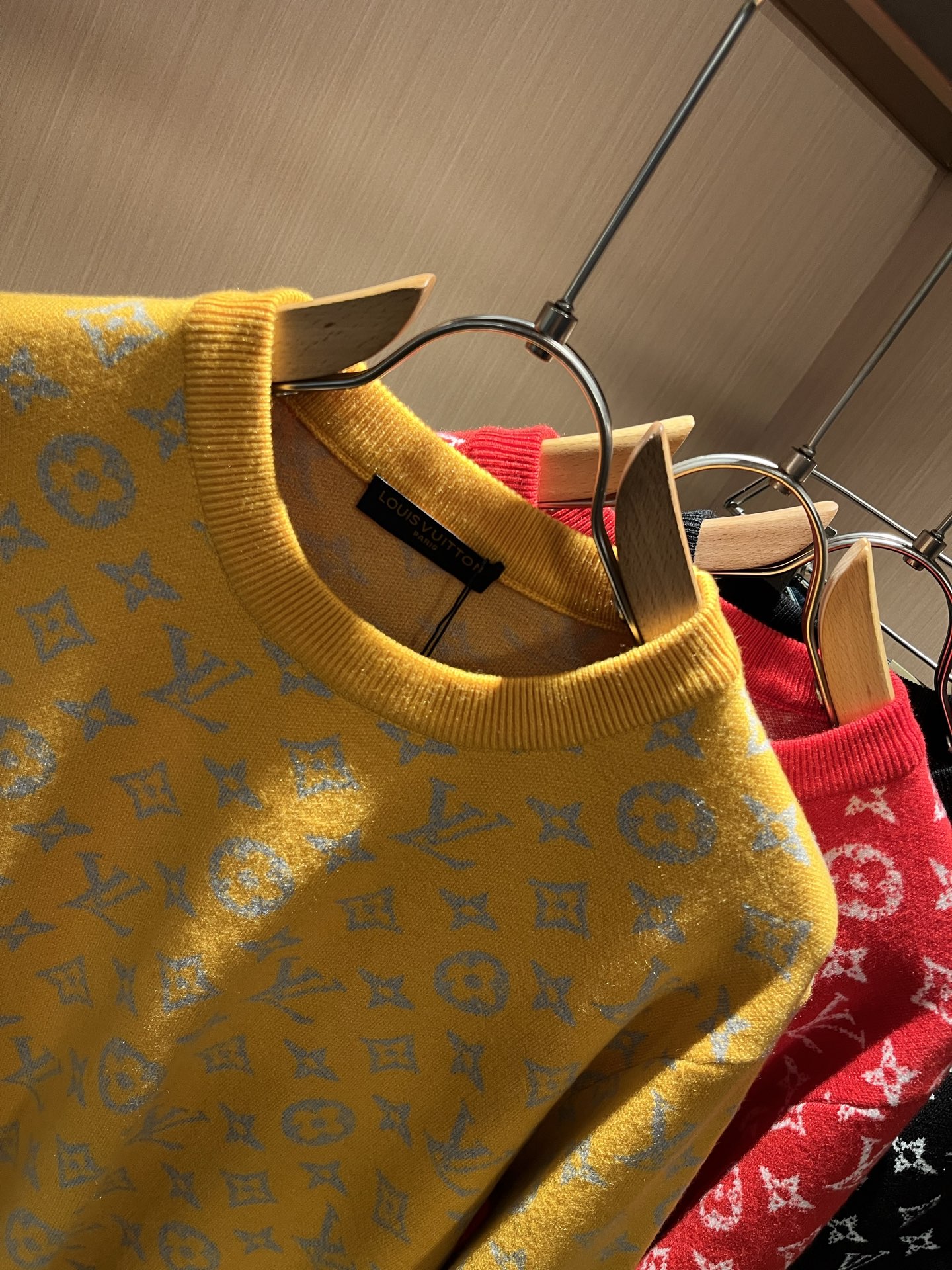 Louis Vuit*on 2025秋冬路易家族轻奢Monogram钩织针织羊毛衫！男女同款👫装饰！ 路