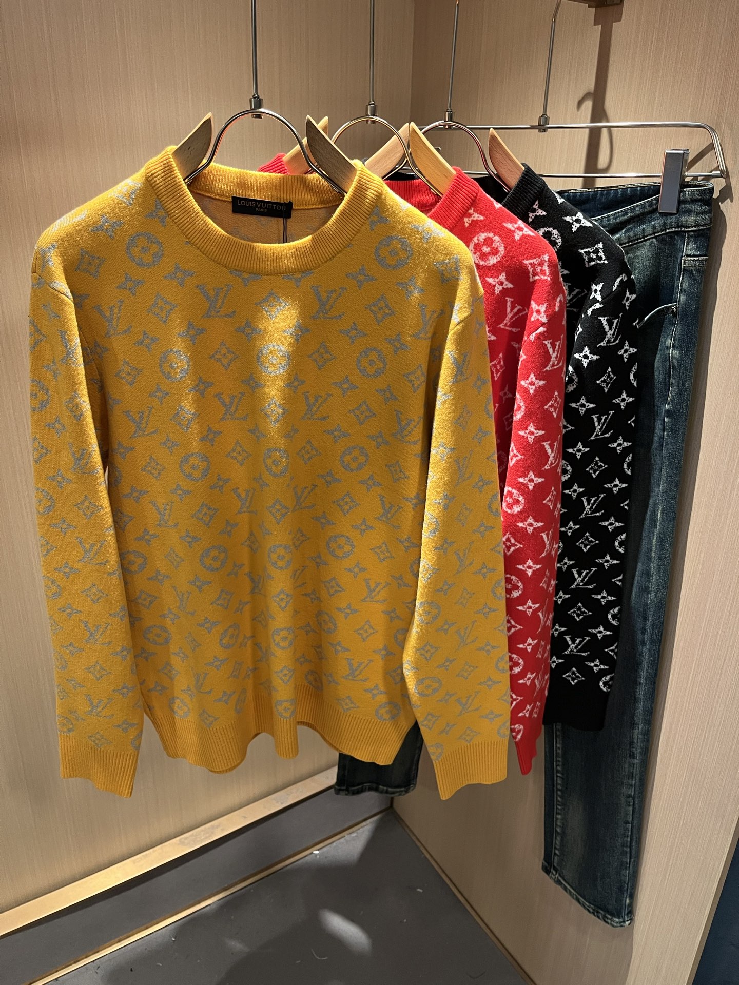 Louis Vuit*on 2025秋冬路易家族轻奢Monogram钩织针织羊毛衫！男女同款👫装饰！ 路
