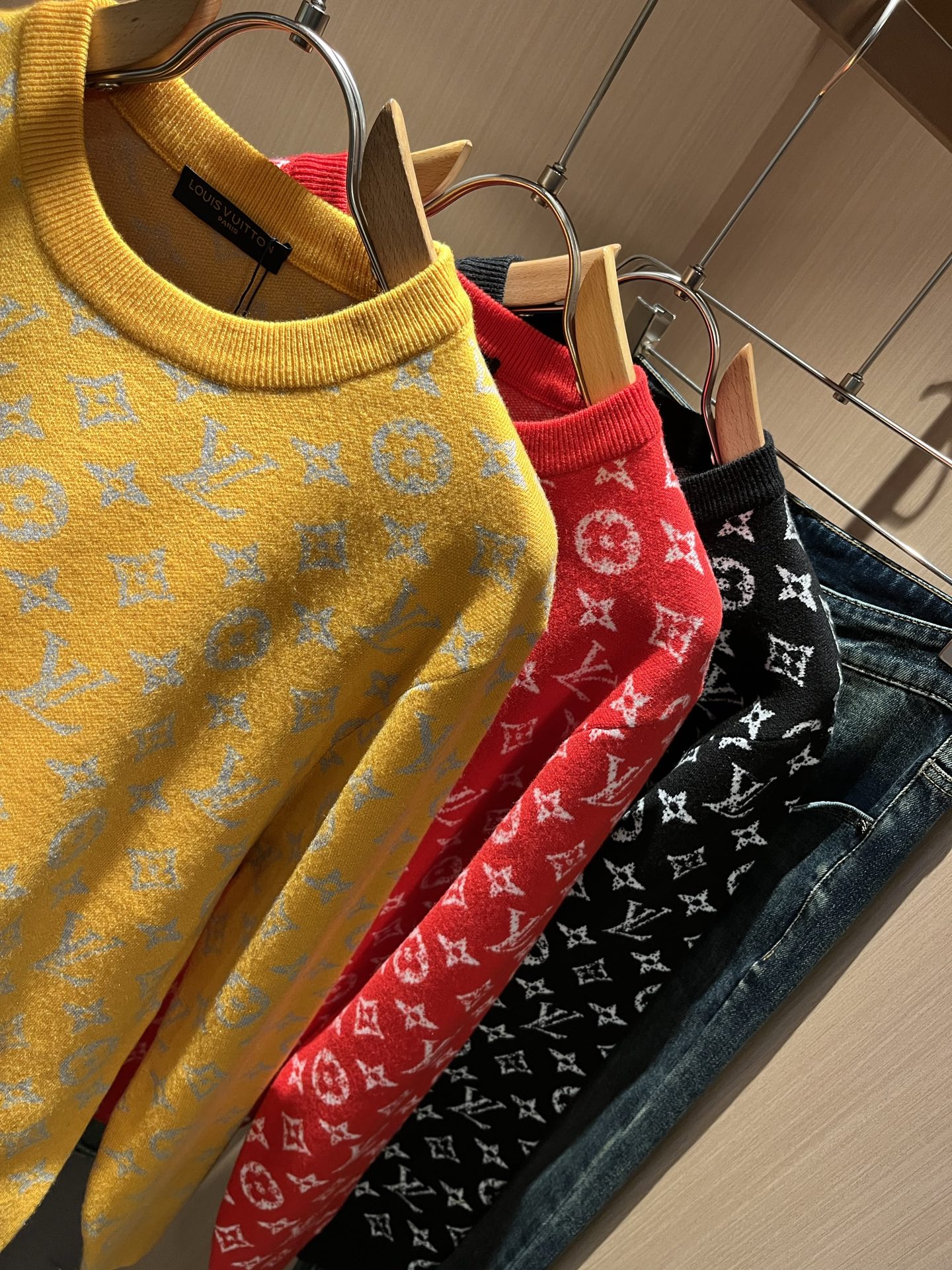 Louis Vuit*on 2025秋冬路易家族轻奢Monogram钩织针织羊毛衫！男女同款👫装饰！ 路