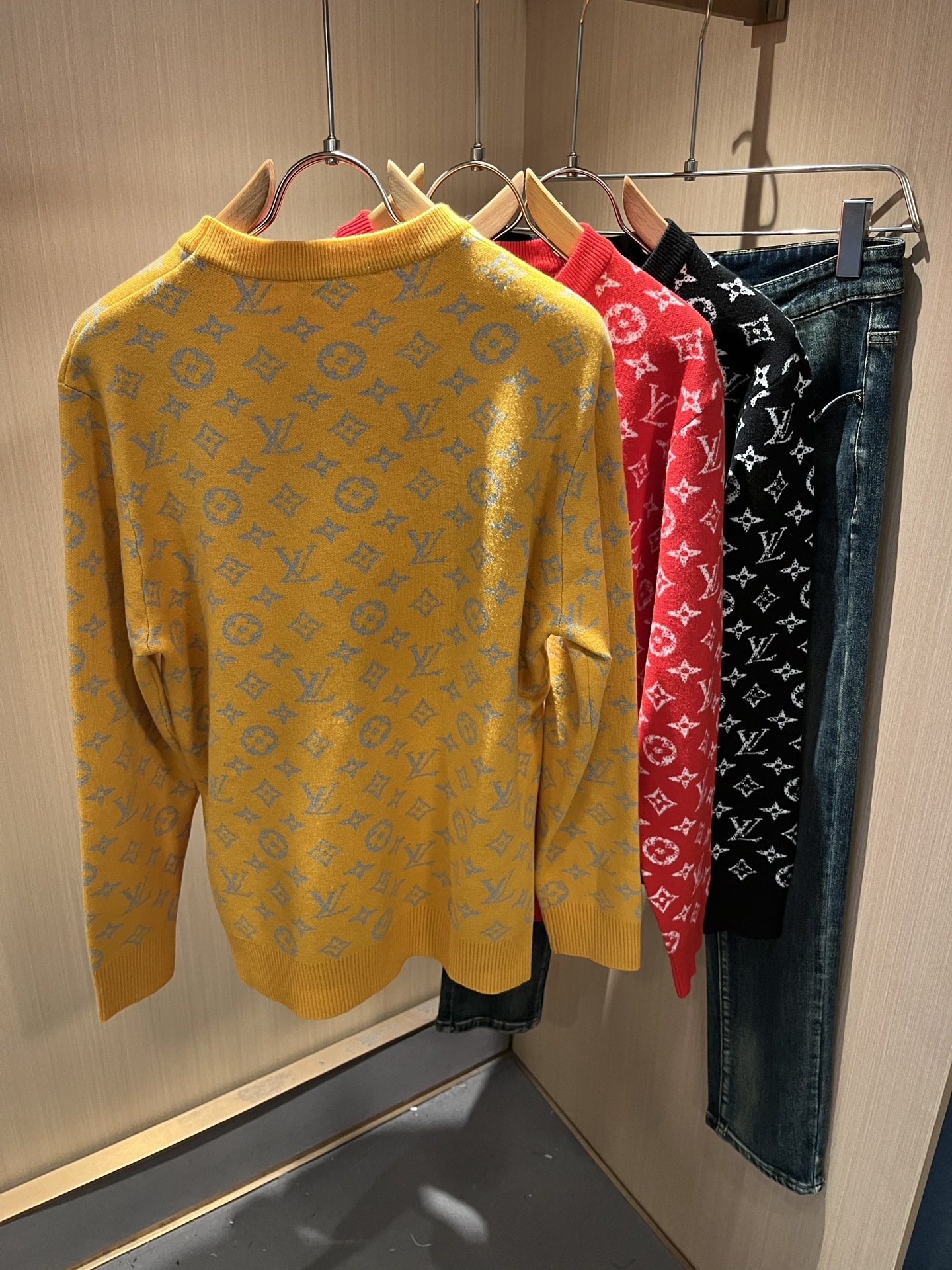 Louis Vuit*on 2025秋冬路易家族轻奢Monogram钩织针织羊毛衫！男女同款👫装饰！ 路