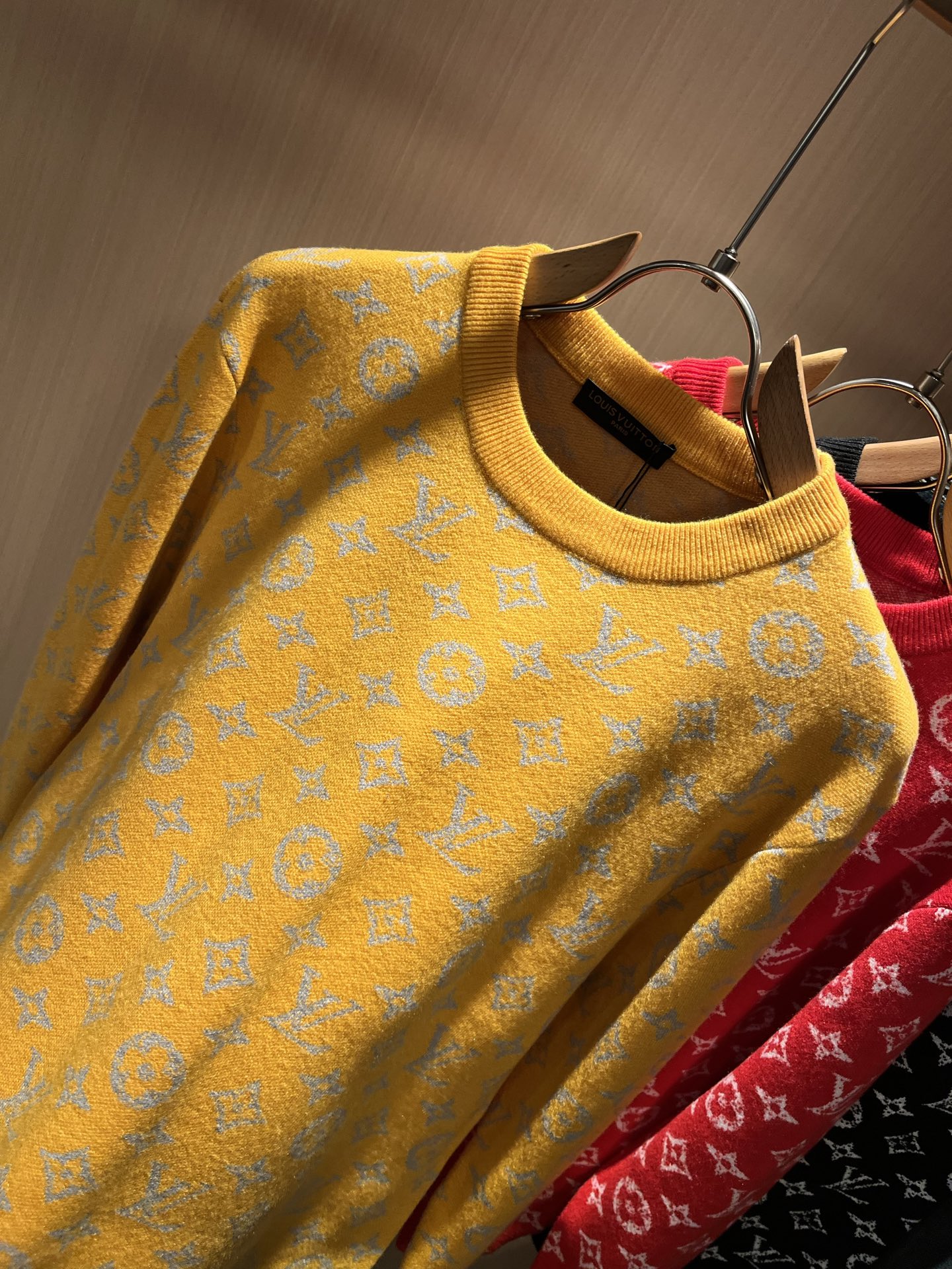 Louis Vuit*on 2025秋冬路易家族轻奢Monogram钩织针织羊毛衫！男女同款👫装饰！ 路