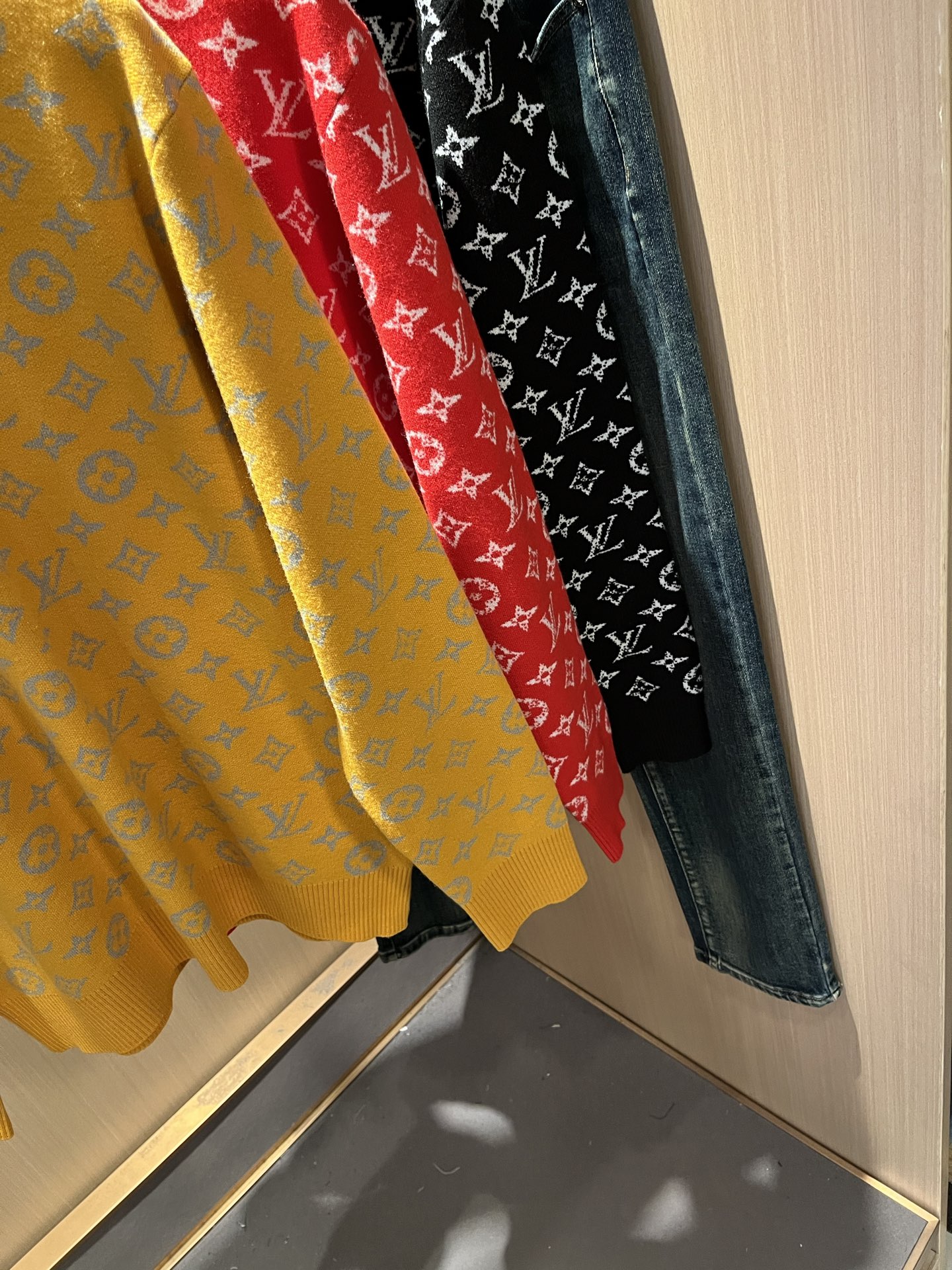 Louis Vuit*on 2025秋冬路易家族轻奢Monogram钩织针织羊毛衫！男女同款👫装饰！ 路