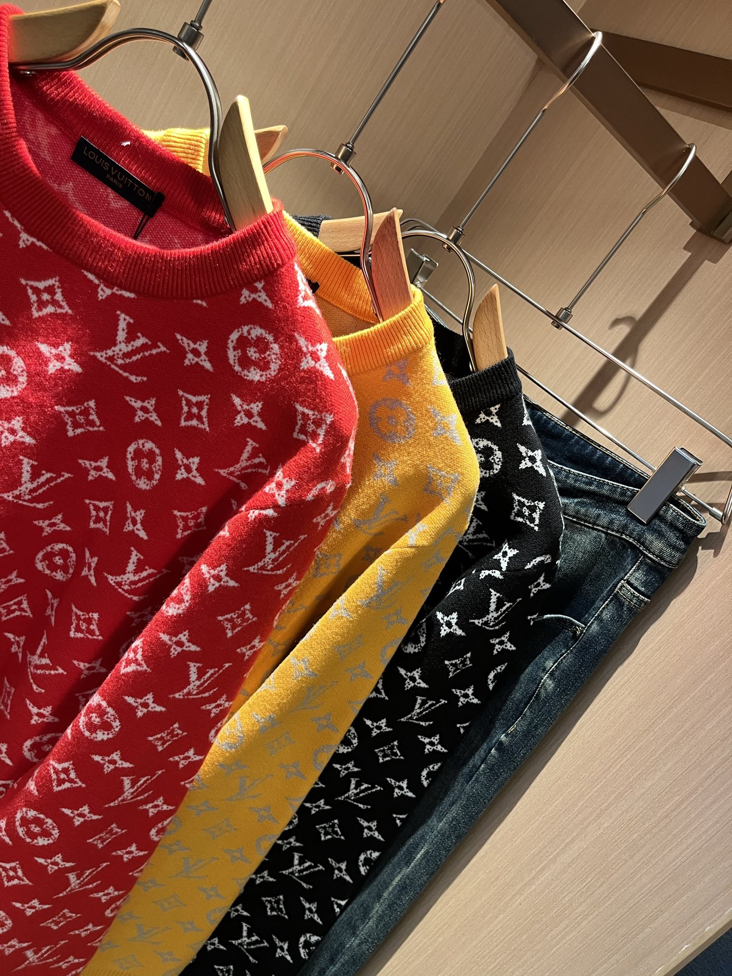 Louis Vuit*on 2025秋冬路易家族轻奢Monogram钩织针织羊毛衫！男女同款👫装饰！ 路