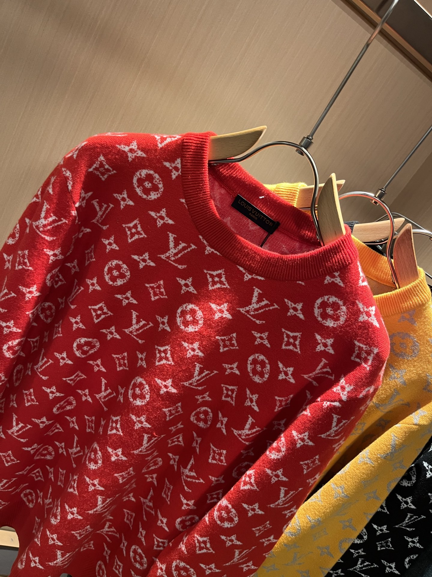 Louis Vuit*on 2025秋冬路易家族轻奢Monogram钩织针织羊毛衫！男女同款👫装饰！ 路