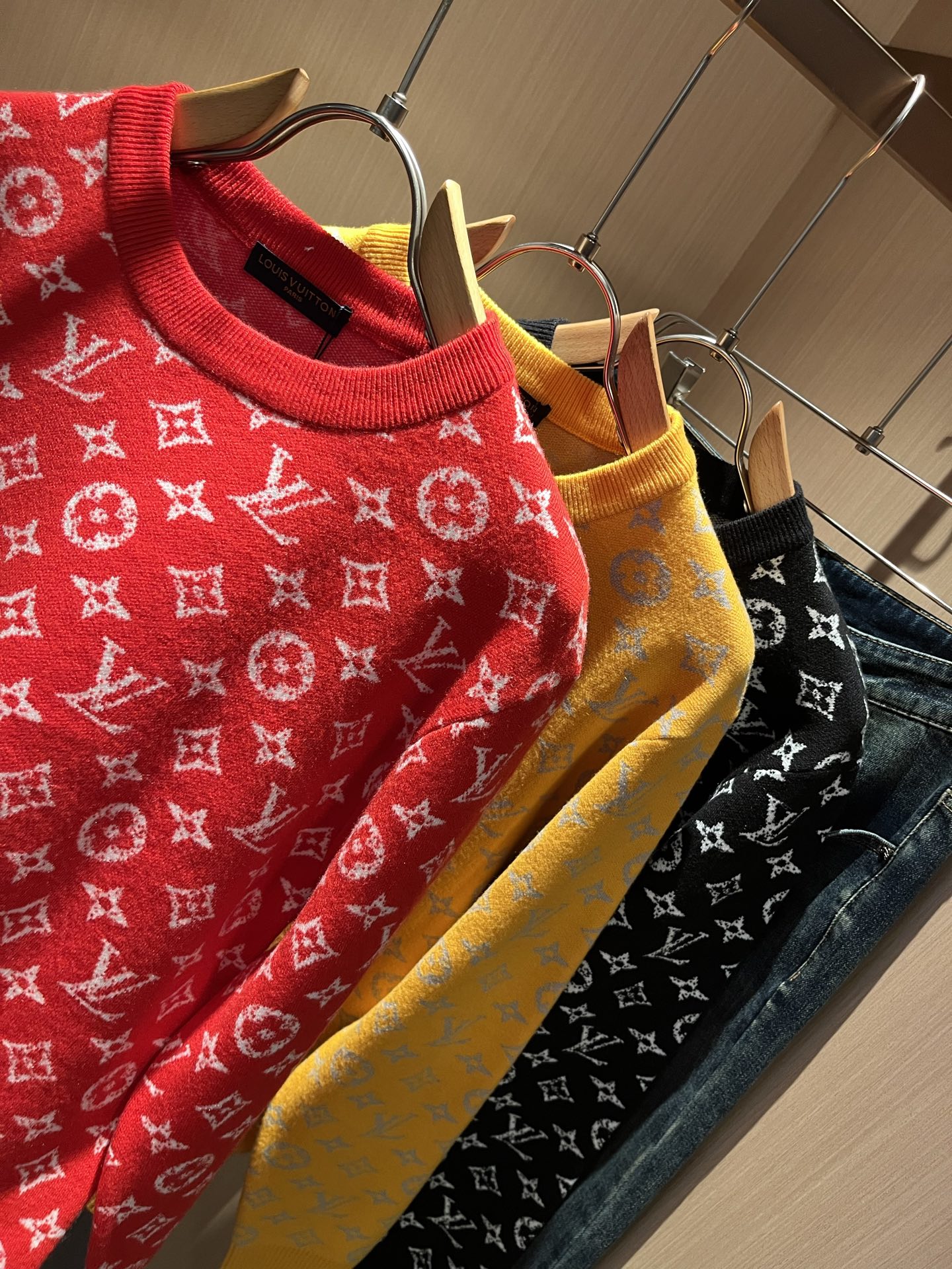 Louis Vuit*on 2025秋冬路易家族轻奢Monogram钩织针织羊毛衫！男女同款👫装饰！ 路