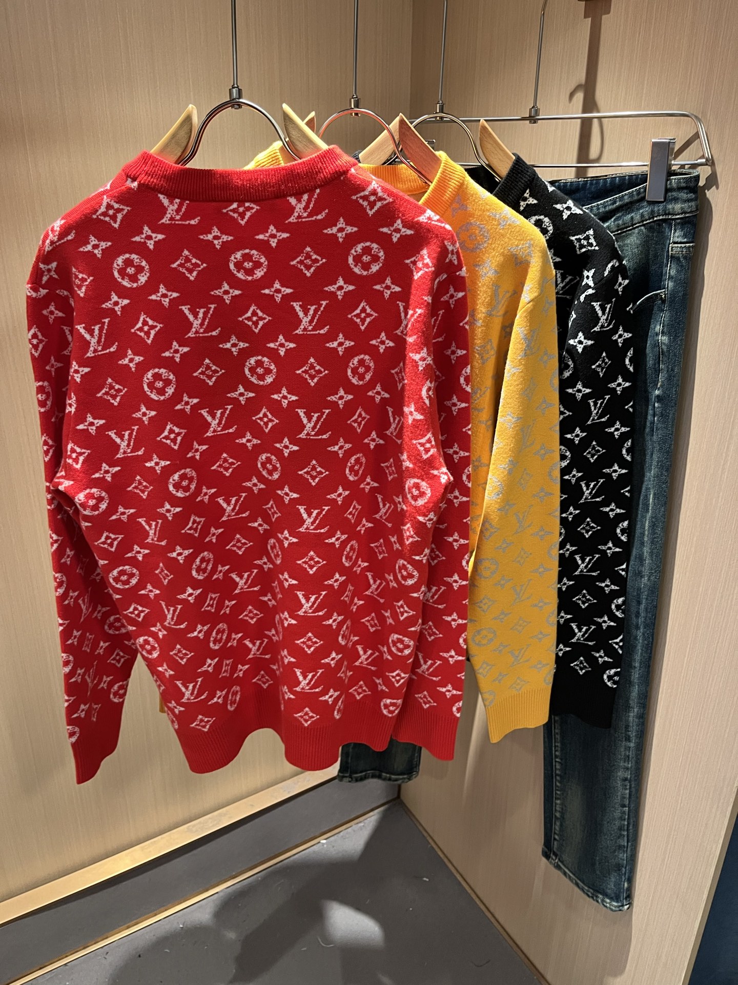 Louis Vuit*on 2025秋冬路易家族轻奢Monogram钩织针织羊毛衫！男女同款👫装饰！ 路