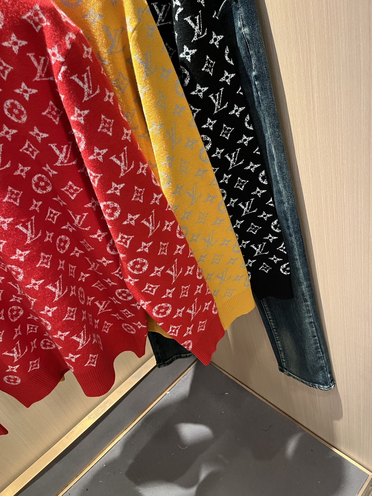 Louis Vuit*on 2025秋冬路易家族轻奢Monogram钩织针织羊毛衫！男女同款👫装饰！ 路