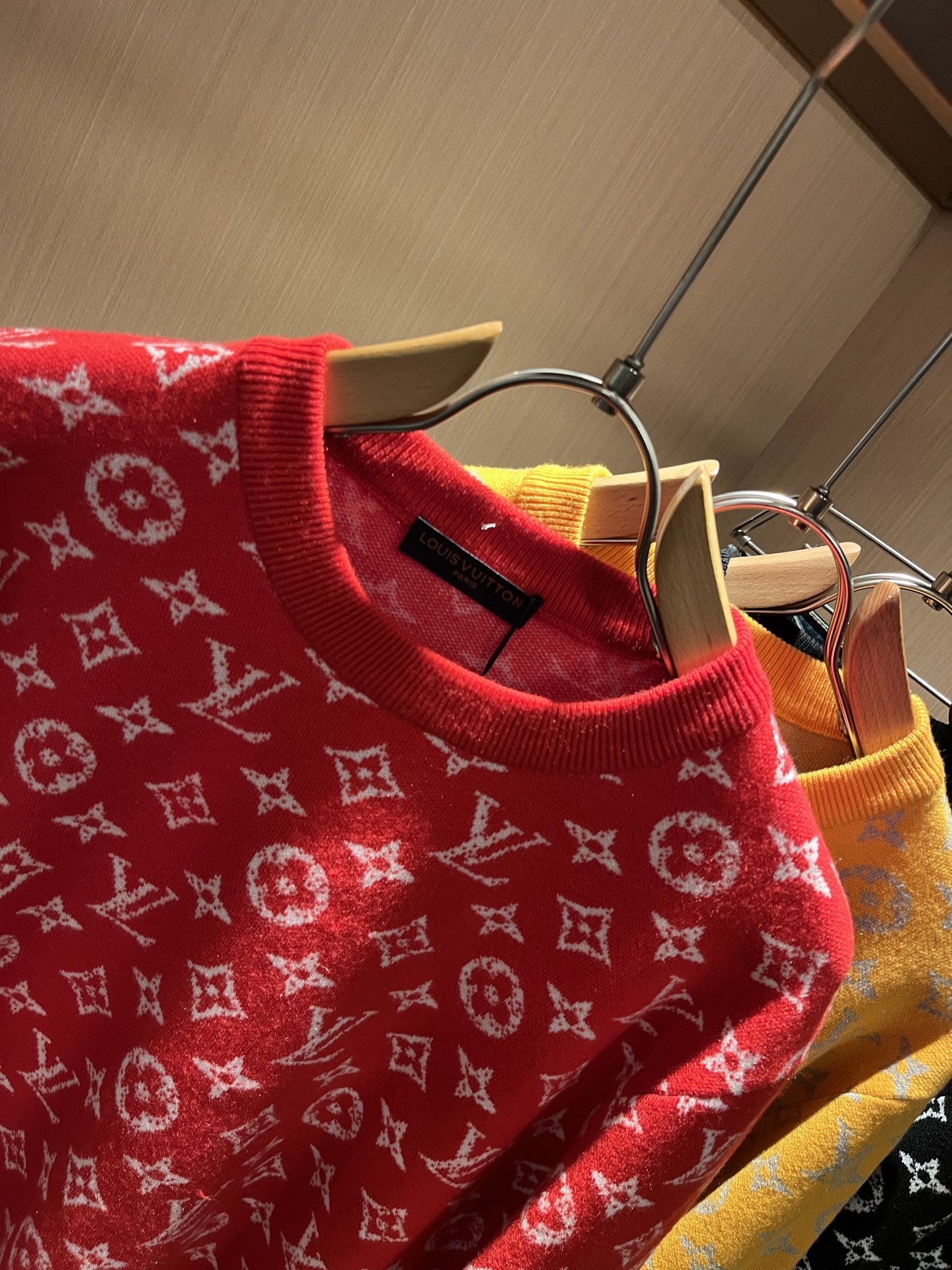 Louis Vuit*on 2025秋冬路易家族轻奢Monogram钩织针织羊毛衫！男女同款👫装饰！ 路