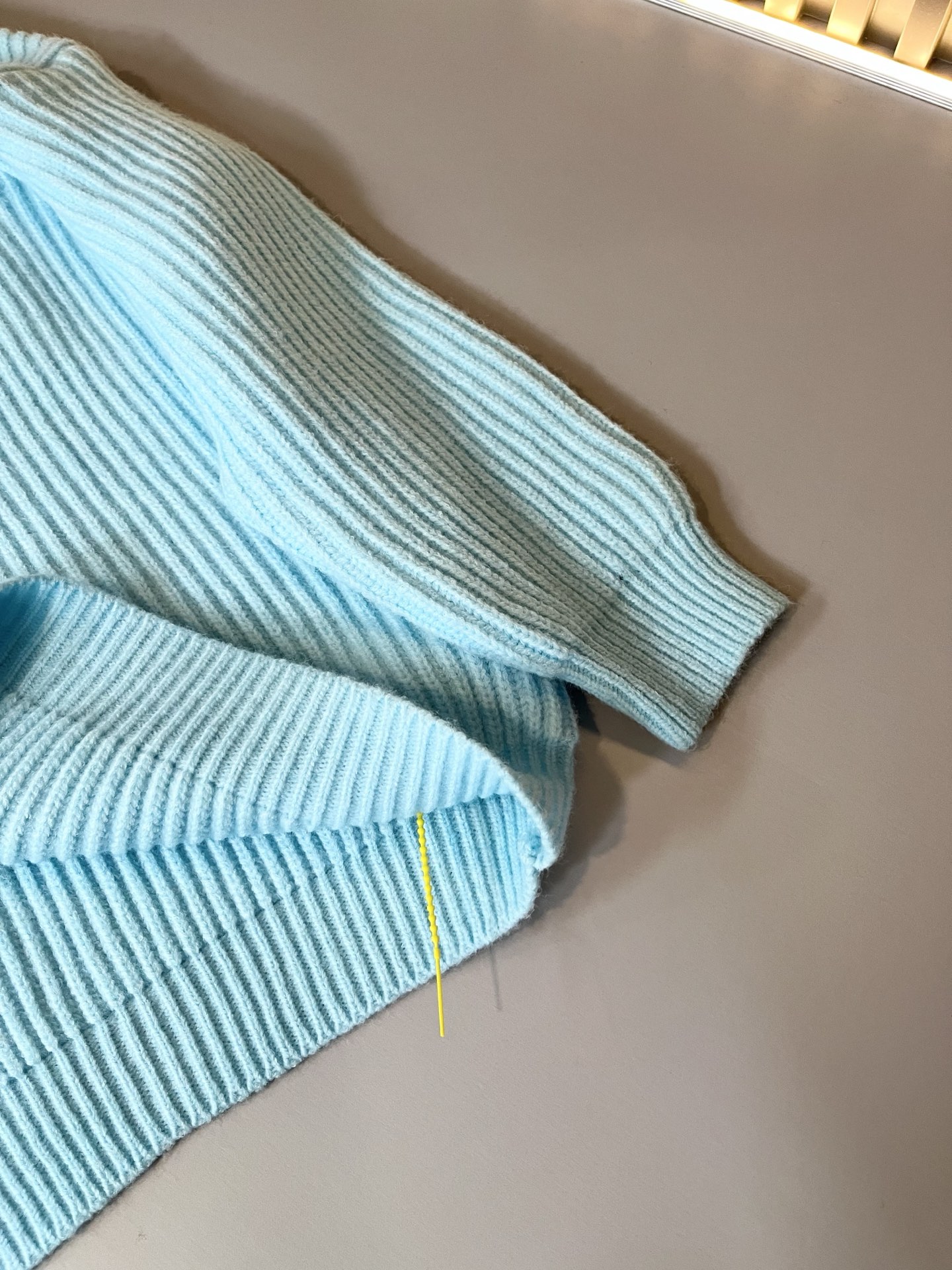 PRAD*A普*达2025秋冬新款男士针织羊毛衫，最新款全网独家首上！！~既经典有时尚百搭，谁不爱啊，将