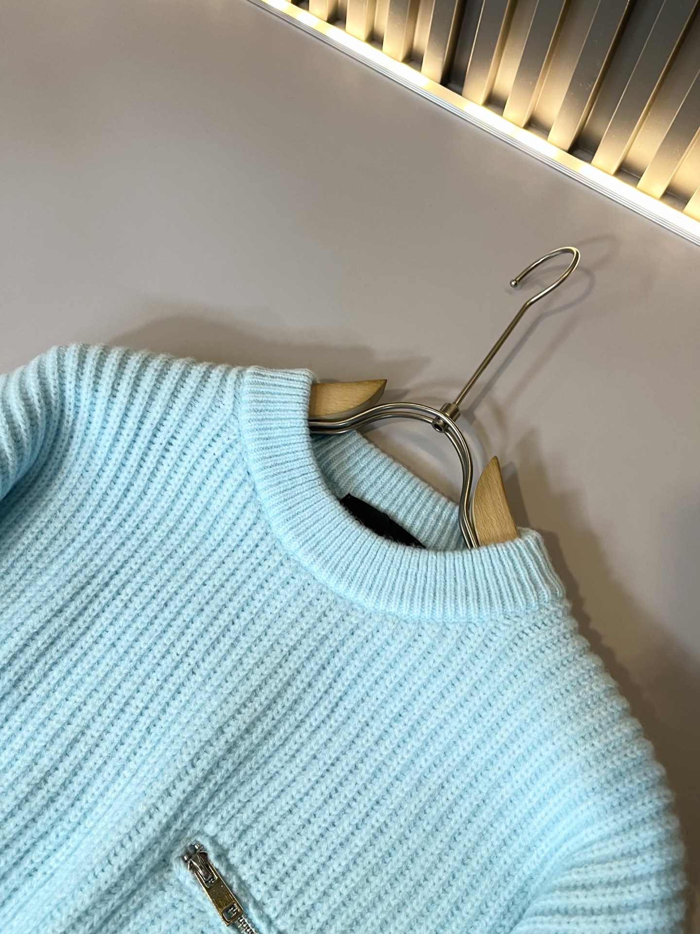 PRAD*A普*达2025秋冬新款男士针织羊毛衫，最新款全网独家首上！！~既经典有时尚百搭，谁不爱啊，将