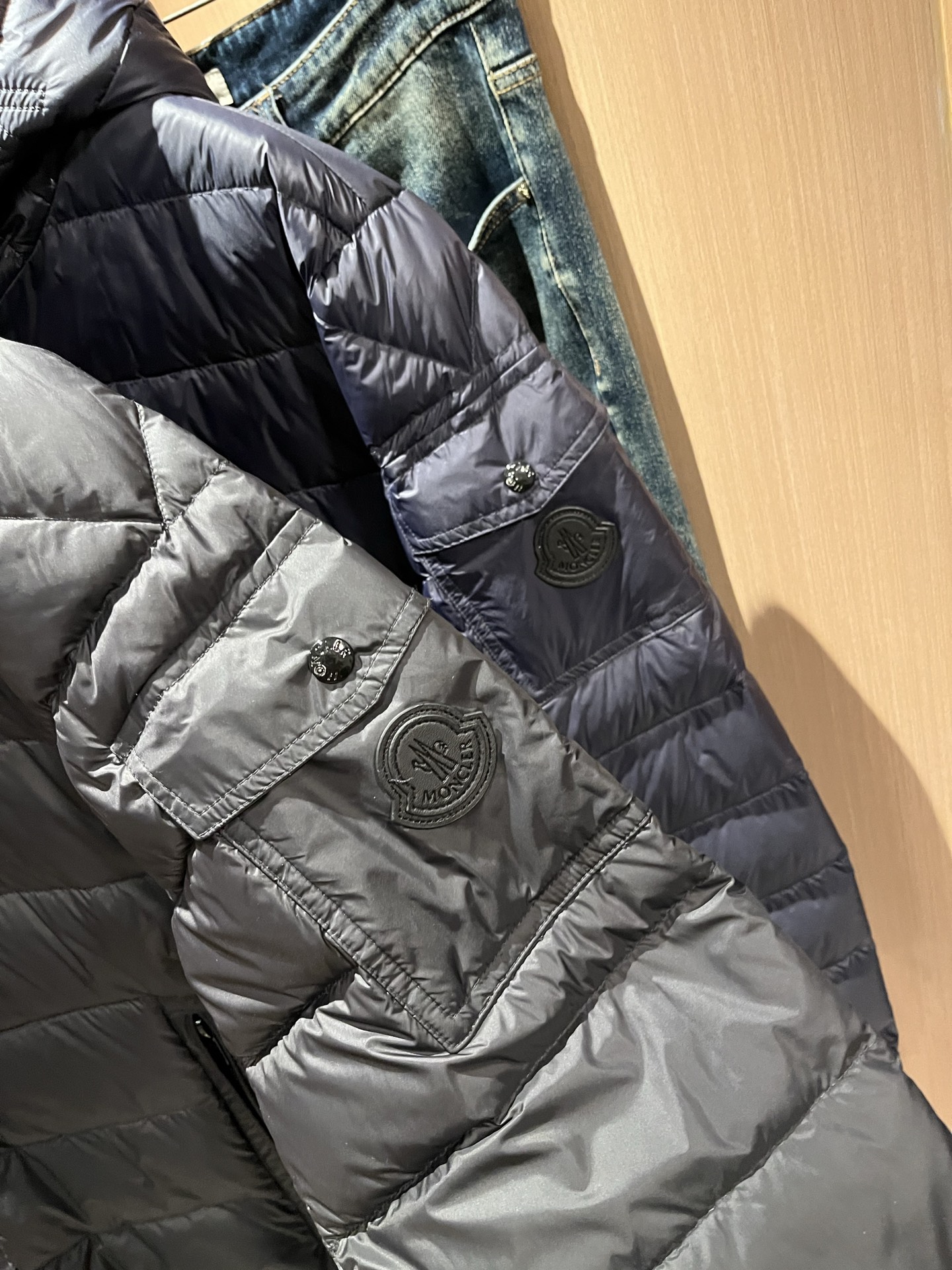 Mon*ler蒙口 2025秋冬新款男女同款👫羽绒服 ！年度的压轴款登场...匠心技艺于一身的经典款.高