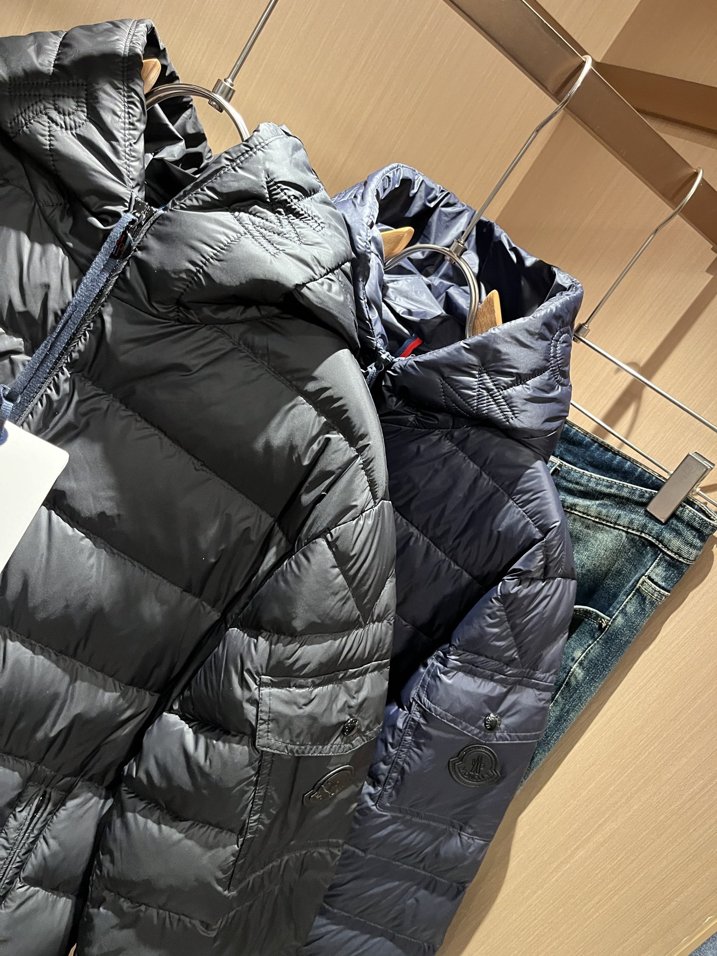 Mon*ler蒙口 2025秋冬新款男女同款👫羽绒服 ！年度的压轴款登场...匠心技艺于一身的经典款.高