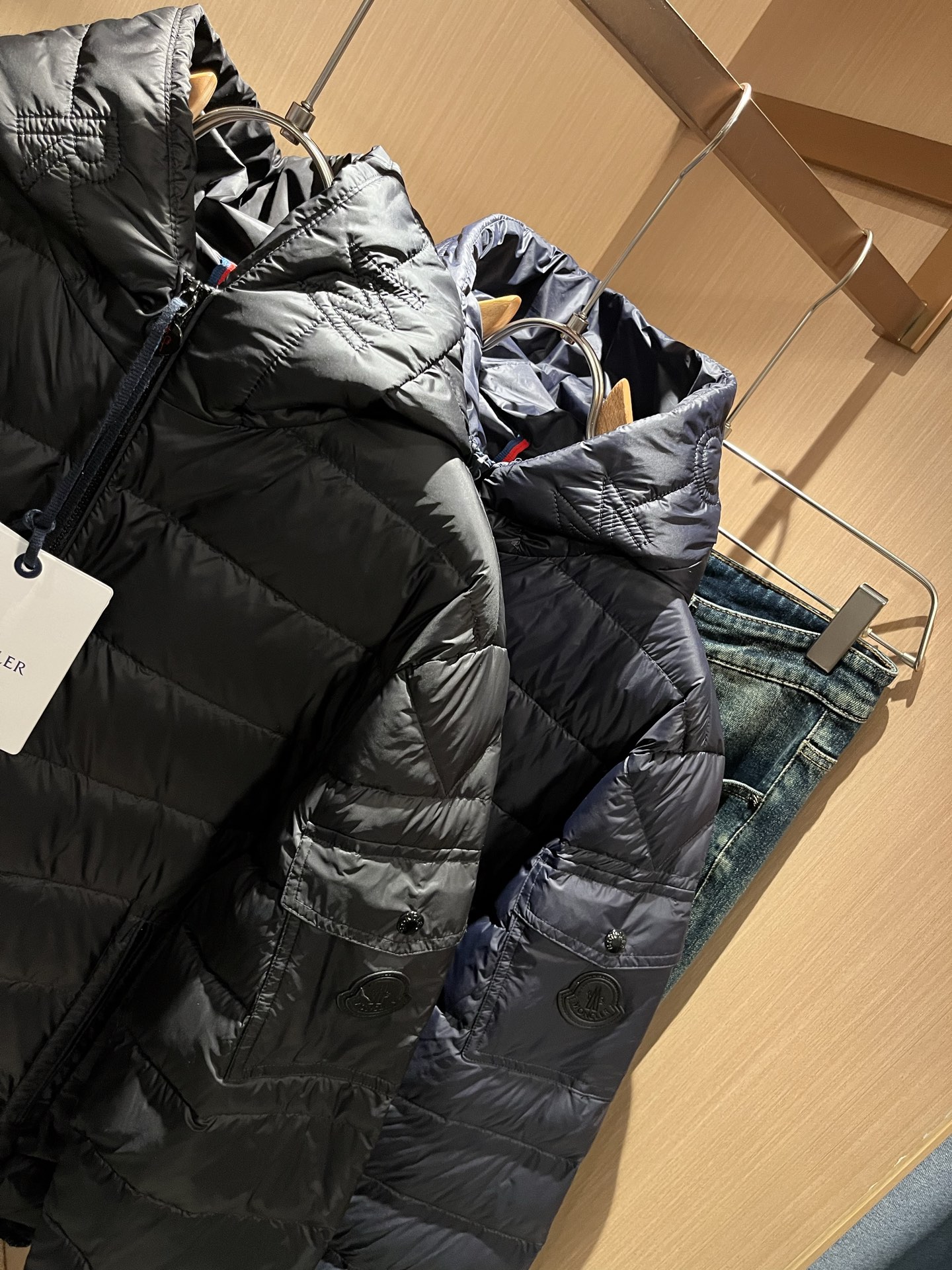 Mon*ler蒙口 2025秋冬新款男女同款👫羽绒服 ！年度的压轴款登场...匠心技艺于一身的经典款.高