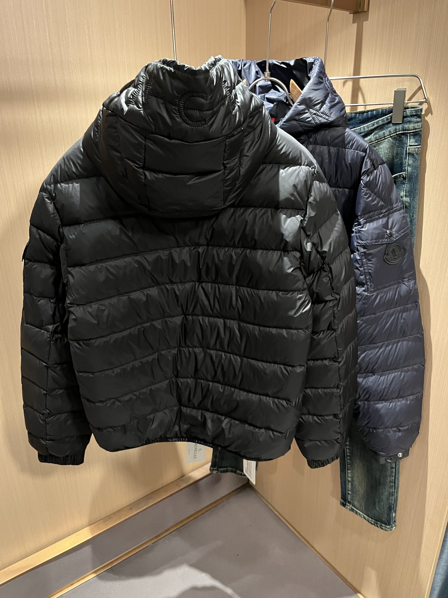 Mon*ler蒙口 2025秋冬新款男女同款👫羽绒服 ！年度的压轴款登场...匠心技艺于一身的经典款.高