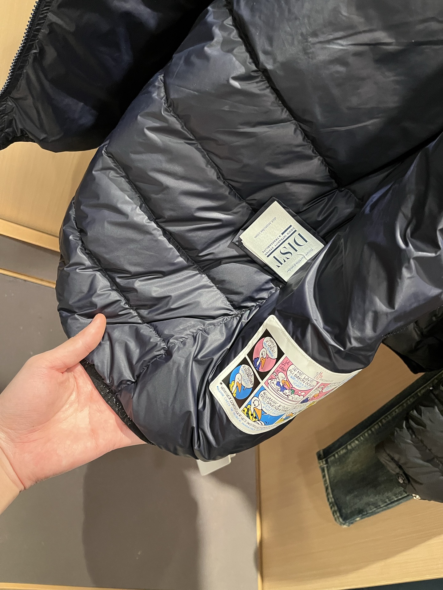 Mon*ler蒙口 2025秋冬新款男女同款👫羽绒服 ！年度的压轴款登场...匠心技艺于一身的经典款.高