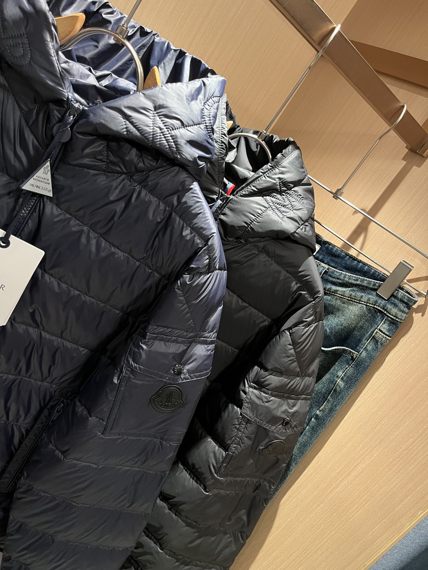 Mon*ler蒙口 2025秋冬新款男女同款👫羽绒服 ！年度的压轴款登场...匠心技艺于一身的经典款.高