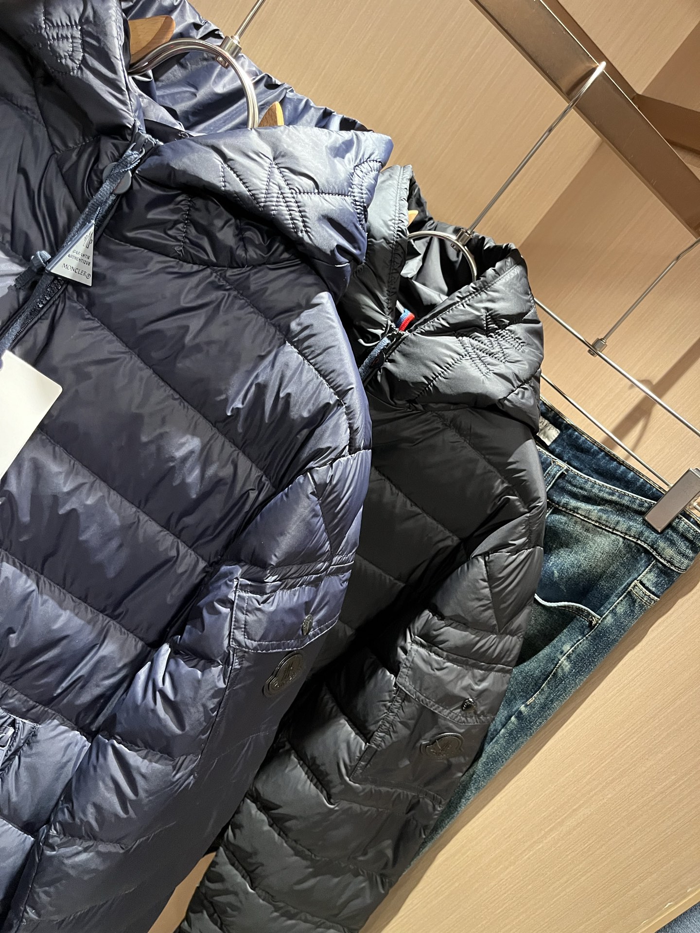 Mon*ler蒙口 2025秋冬新款男女同款👫羽绒服 ！年度的压轴款登场...匠心技艺于一身的经典款.高