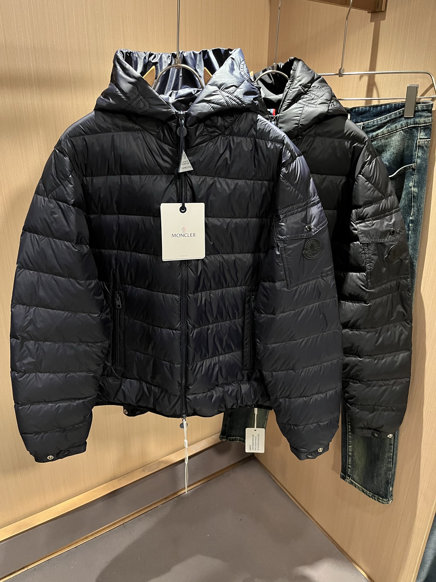 Mon*ler蒙口 2025秋冬新款男女同款👫羽绒服 ！年度的压轴款登场...匠心技艺于一身的经典款.高