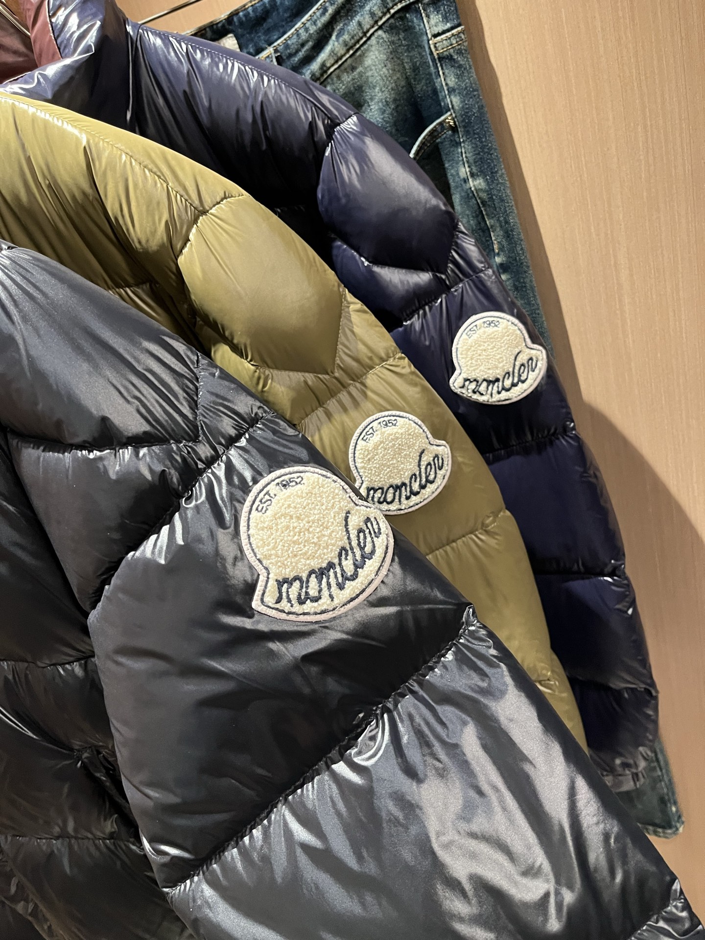 Mon*ler蒙口 2025秋冬新款男女同款👫羽绒服 ！年度的压轴款登场...匠心技艺于一身的经典款.高