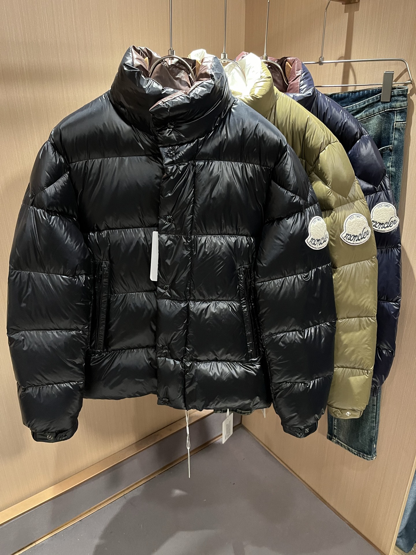 Mon*ler蒙口 2025秋冬新款男女同款👫羽绒服 ！年度的压轴款登场...匠心技艺于一身的经典款.高