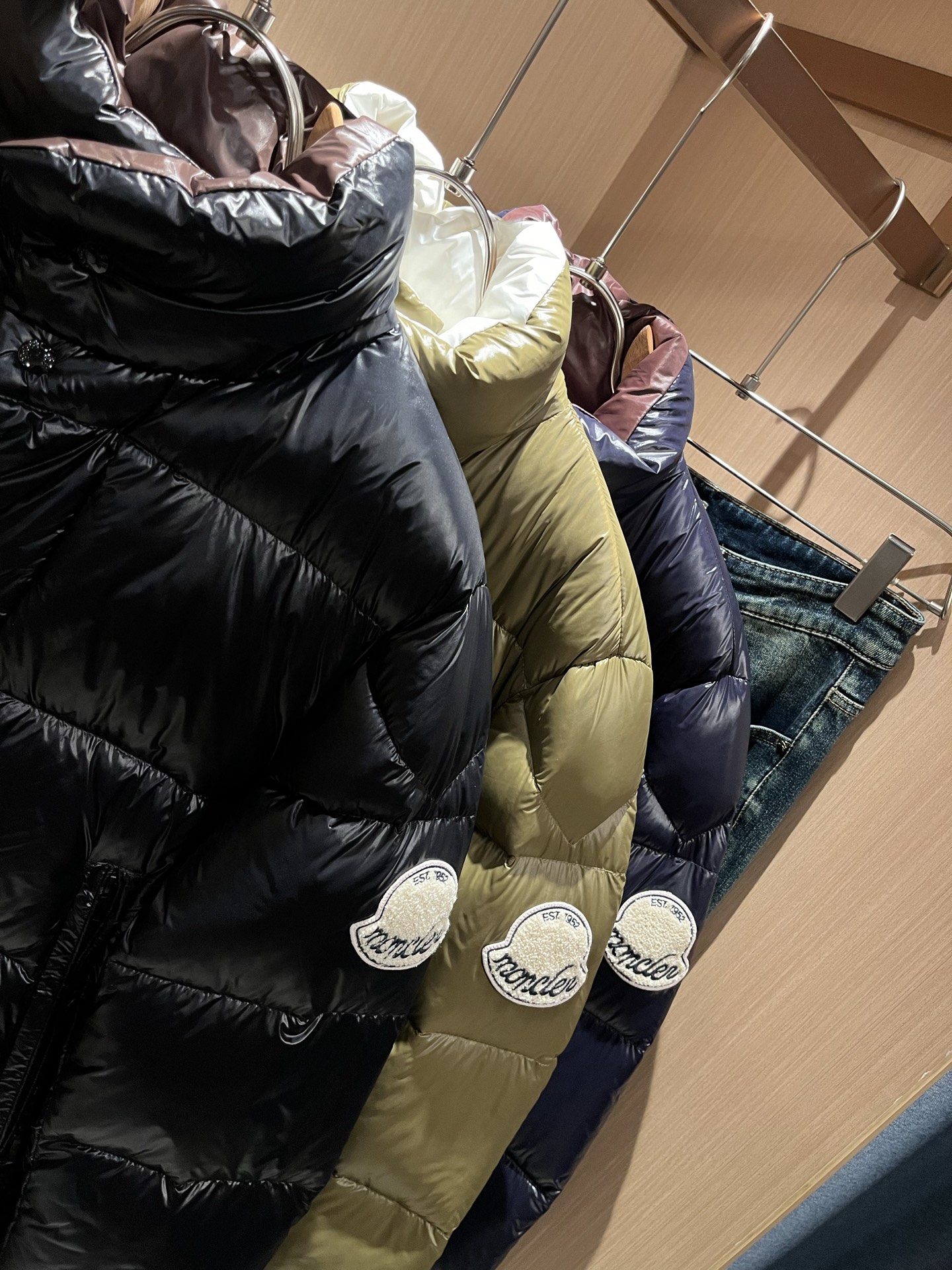 Mon*ler蒙口 2025秋冬新款男女同款👫羽绒服 ！年度的压轴款登场...匠心技艺于一身的经典款.高