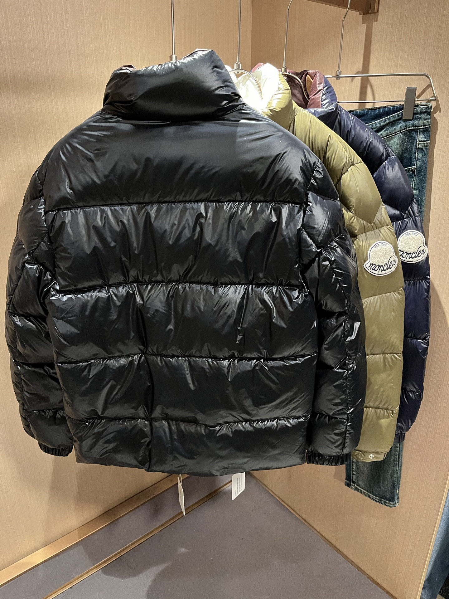 Mon*ler蒙口 2025秋冬新款男女同款👫羽绒服 ！年度的压轴款登场...匠心技艺于一身的经典款.高