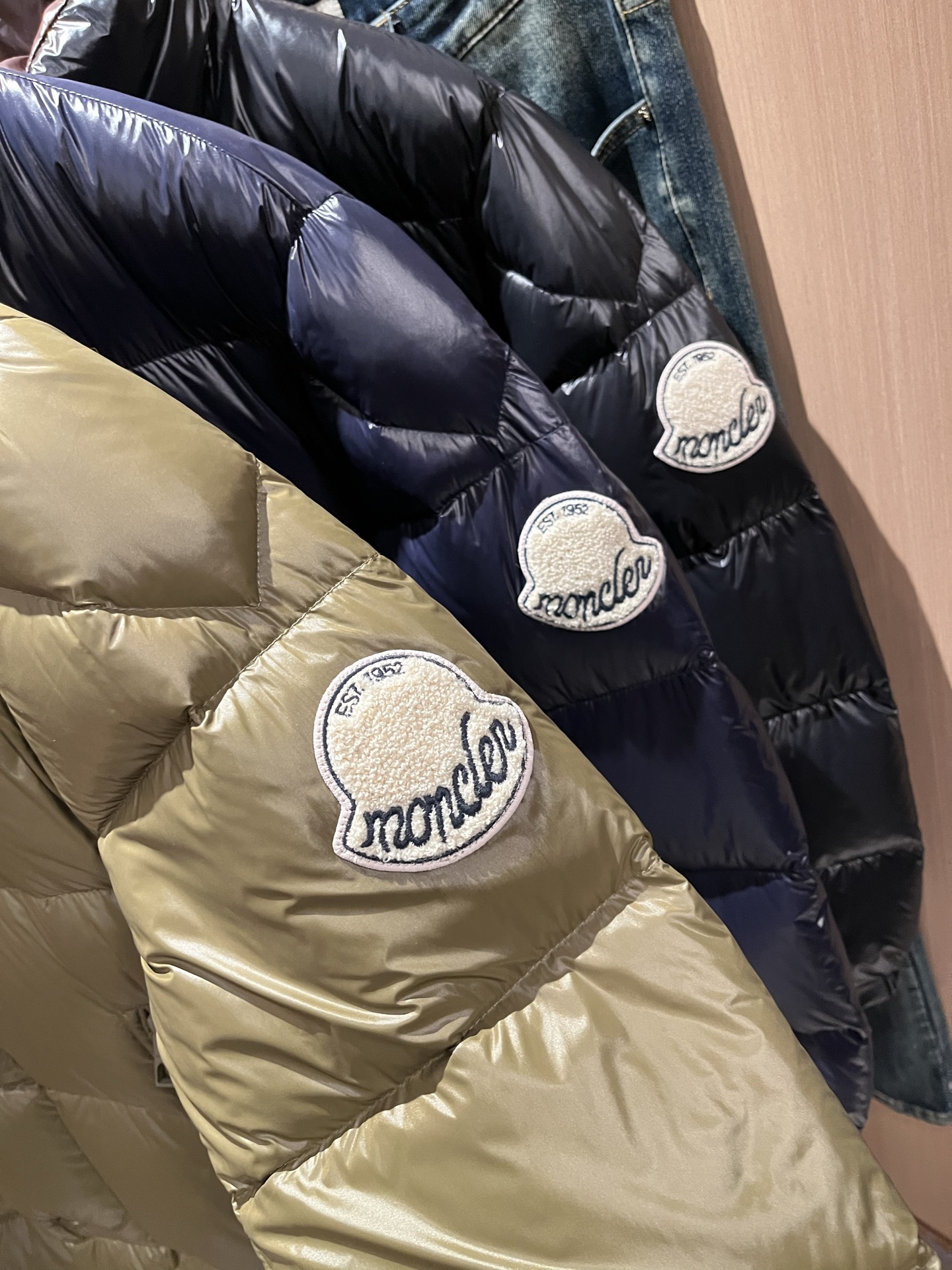 Mon*ler蒙口 2025秋冬新款男女同款👫羽绒服 ！年度的压轴款登场...匠心技艺于一身的经典款.高