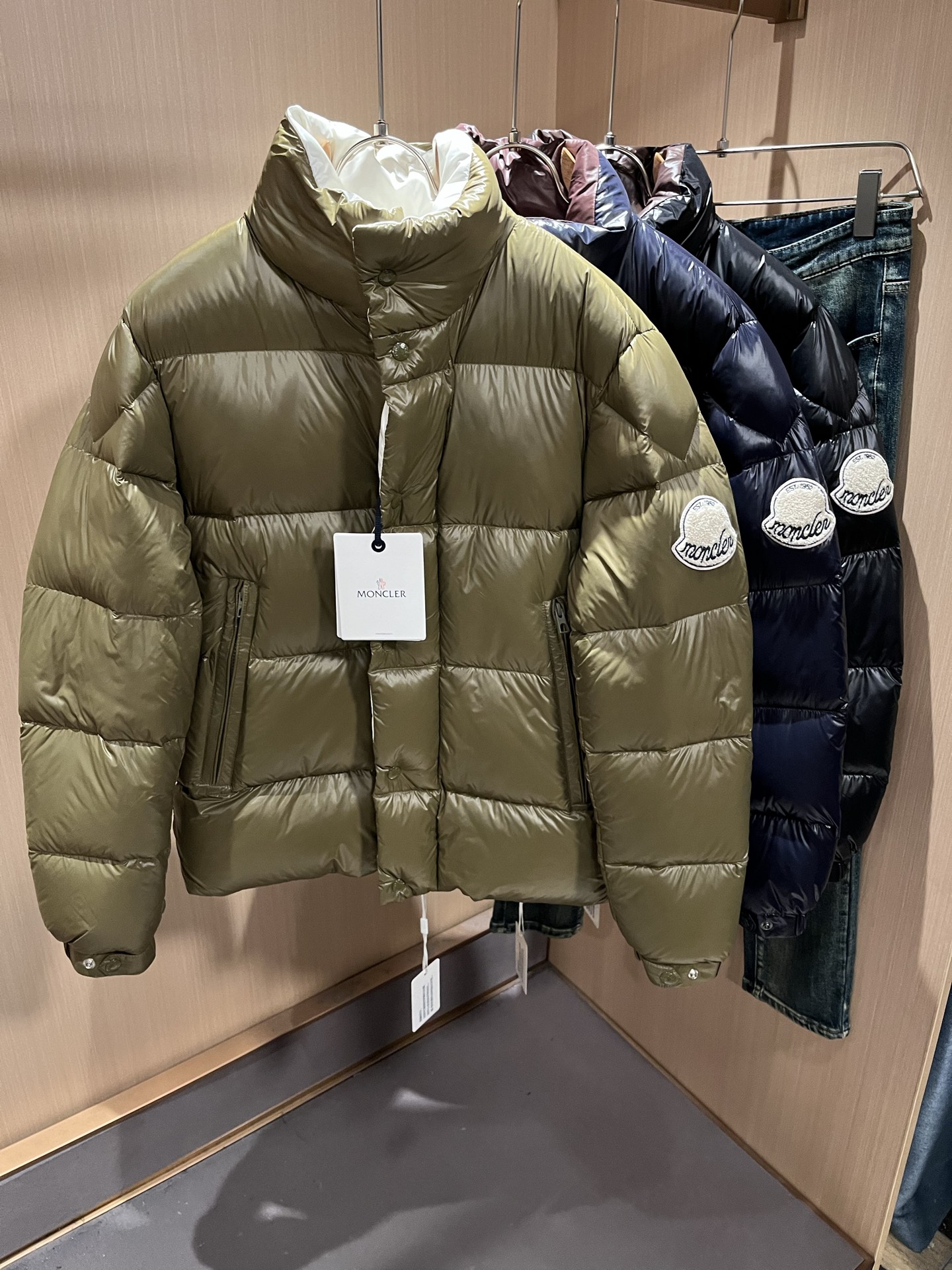 Mon*ler蒙口 2025秋冬新款男女同款👫羽绒服 ！年度的压轴款登场...匠心技艺于一身的经典款.高