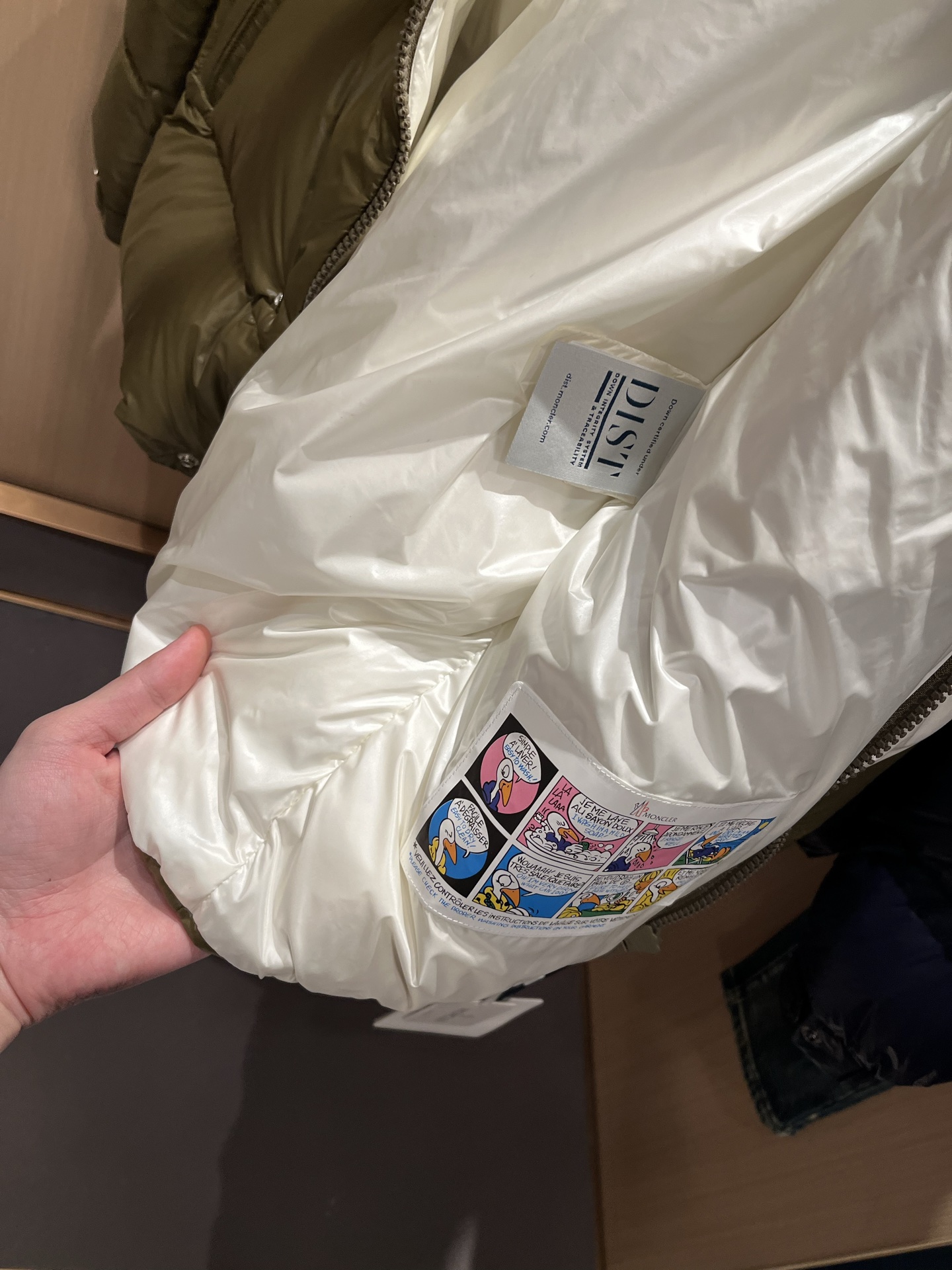 Mon*ler蒙口 2025秋冬新款男女同款👫羽绒服 ！年度的压轴款登场...匠心技艺于一身的经典款.高