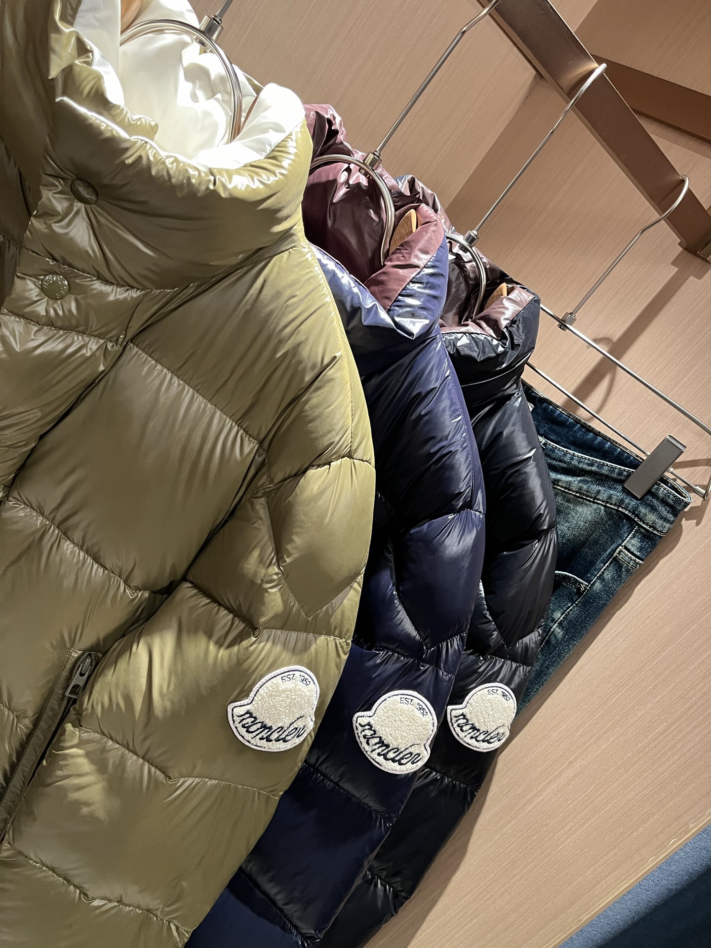 Mon*ler蒙口 2025秋冬新款男女同款👫羽绒服 ！年度的压轴款登场...匠心技艺于一身的经典款.高