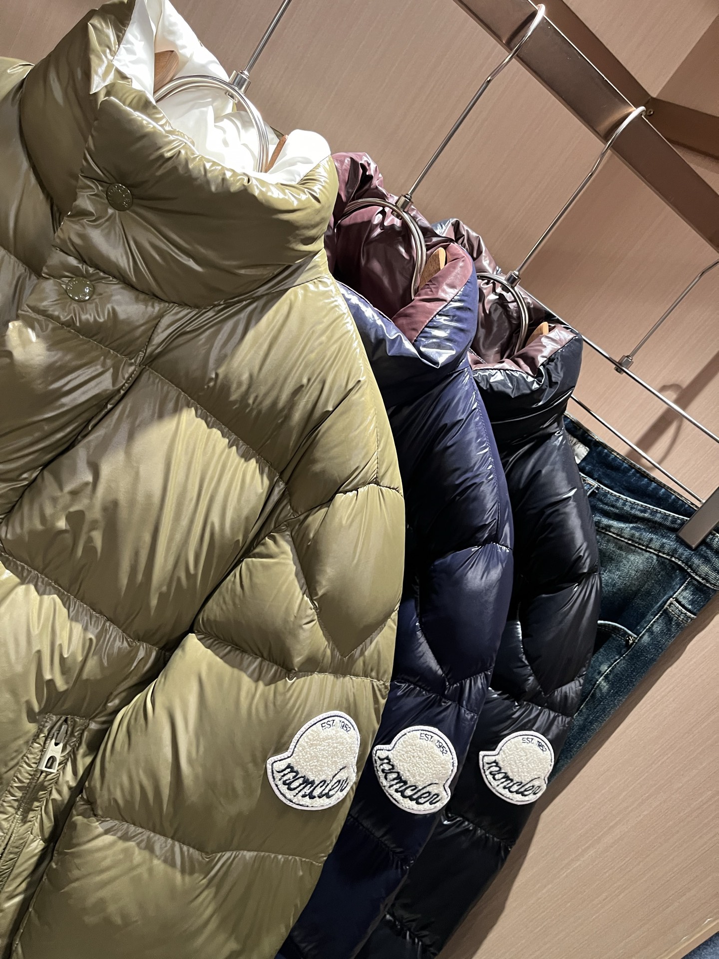 Mon*ler蒙口 2025秋冬新款男女同款👫羽绒服 ！年度的压轴款登场...匠心技艺于一身的经典款.高