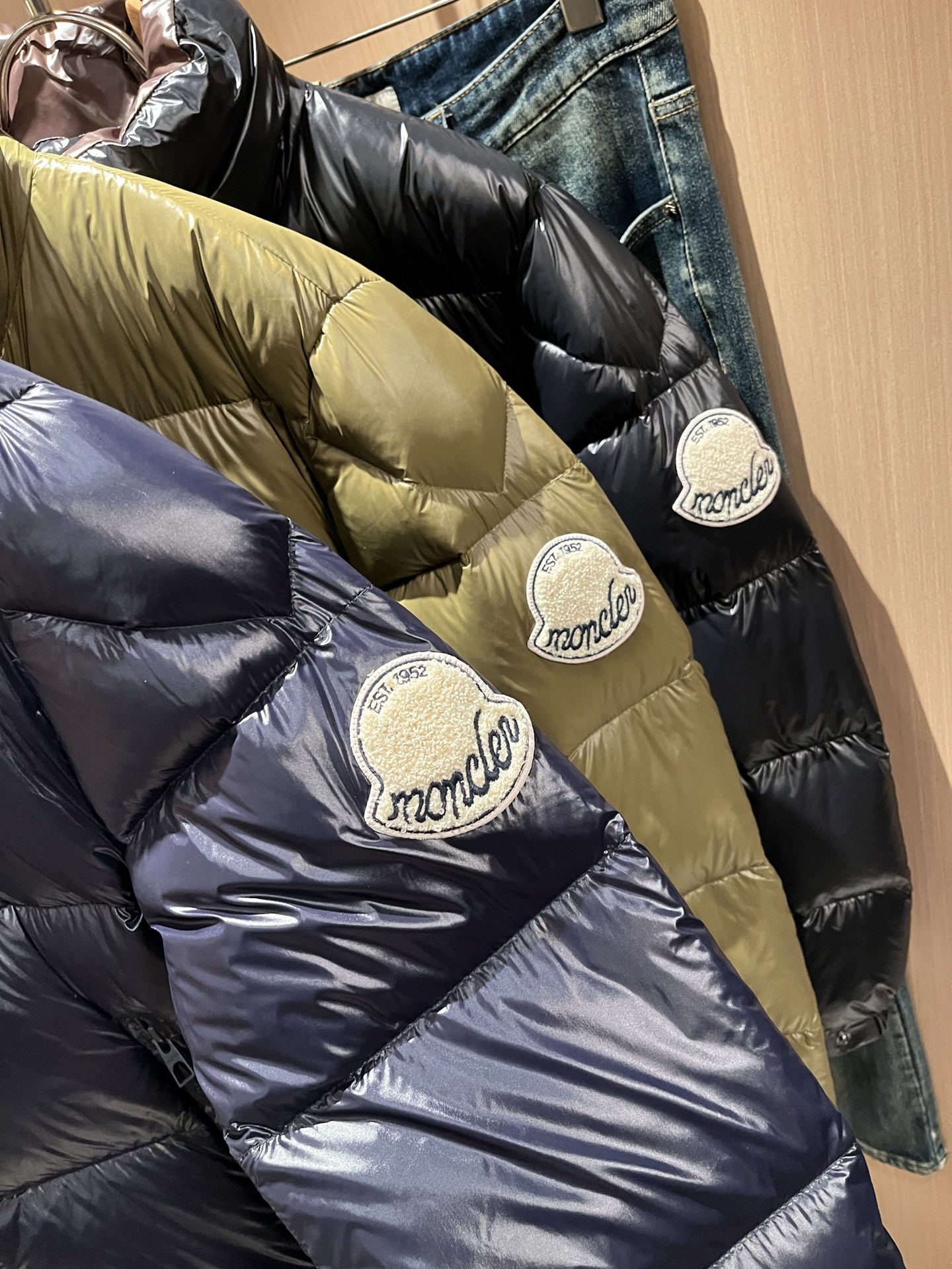 Mon*ler蒙口 2025秋冬新款男女同款👫羽绒服 ！年度的压轴款登场...匠心技艺于一身的经典款.高