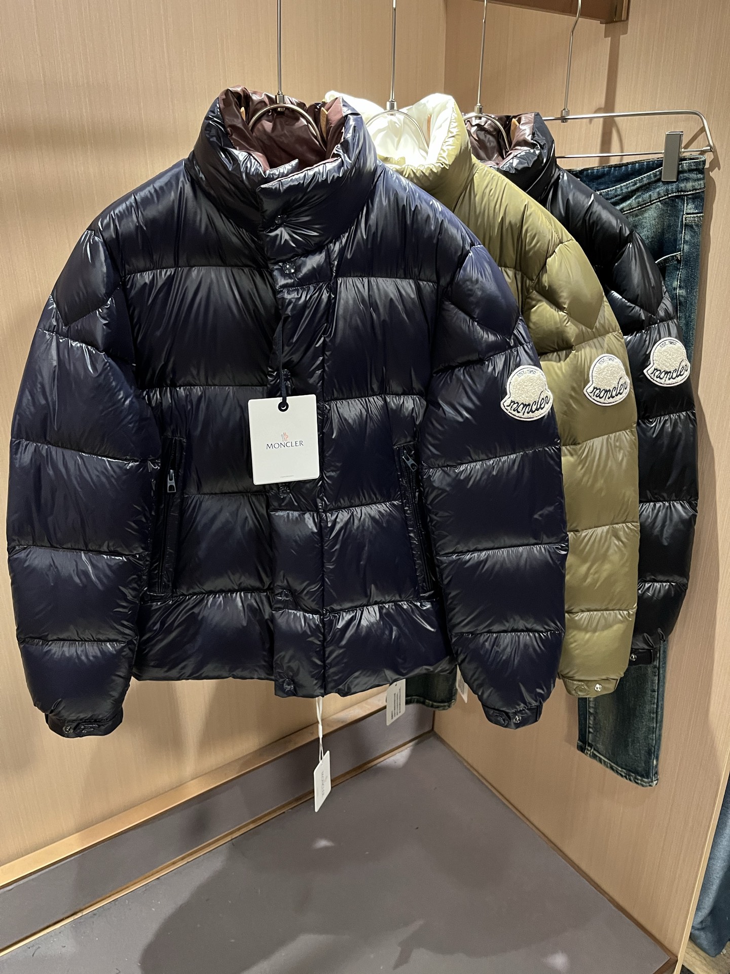 Mon*ler蒙口 2025秋冬新款男女同款👫羽绒服 ！年度的压轴款登场...匠心技艺于一身的经典款.高