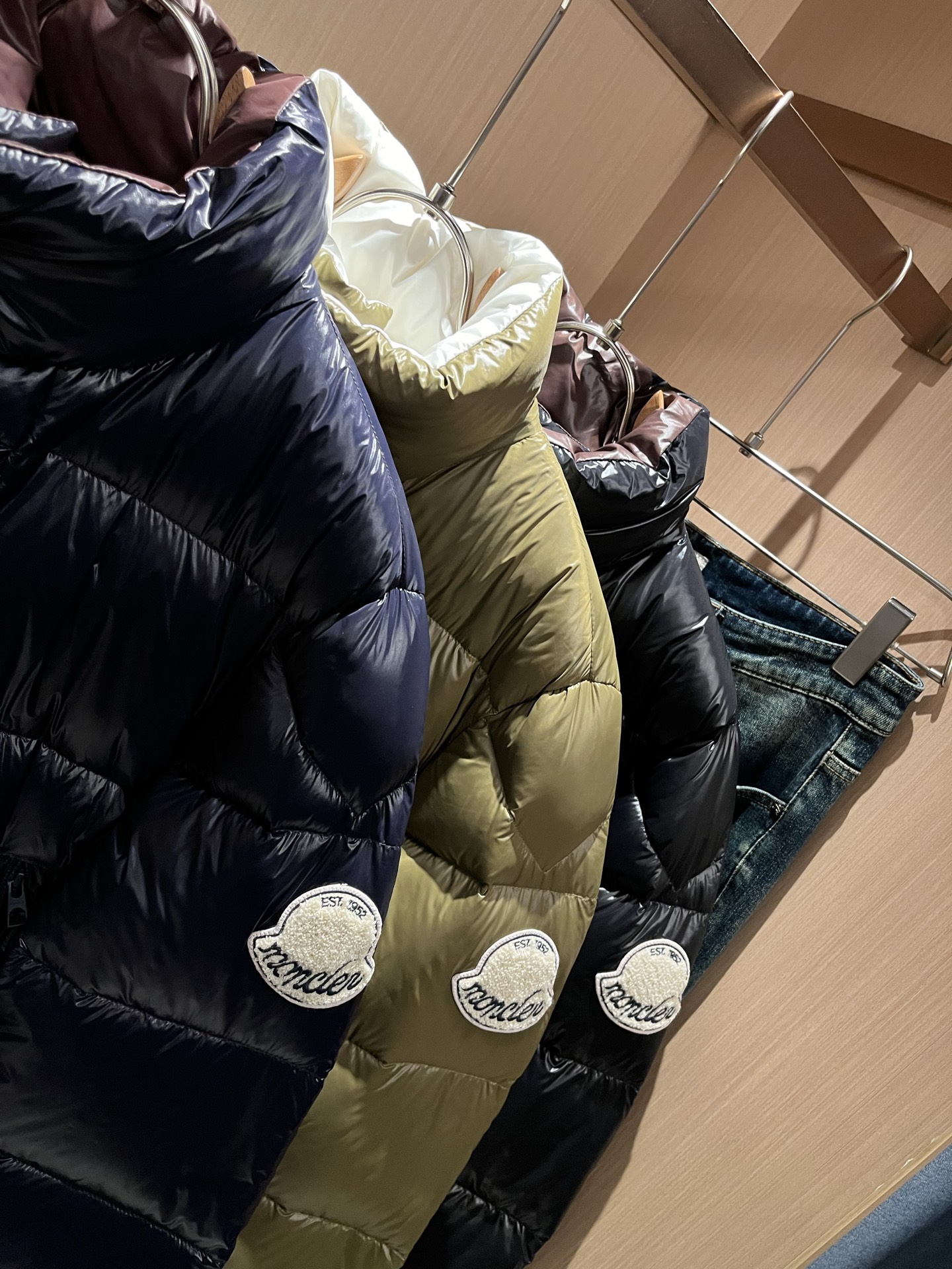 Mon*ler蒙口 2025秋冬新款男女同款👫羽绒服 ！年度的压轴款登场...匠心技艺于一身的经典款.高