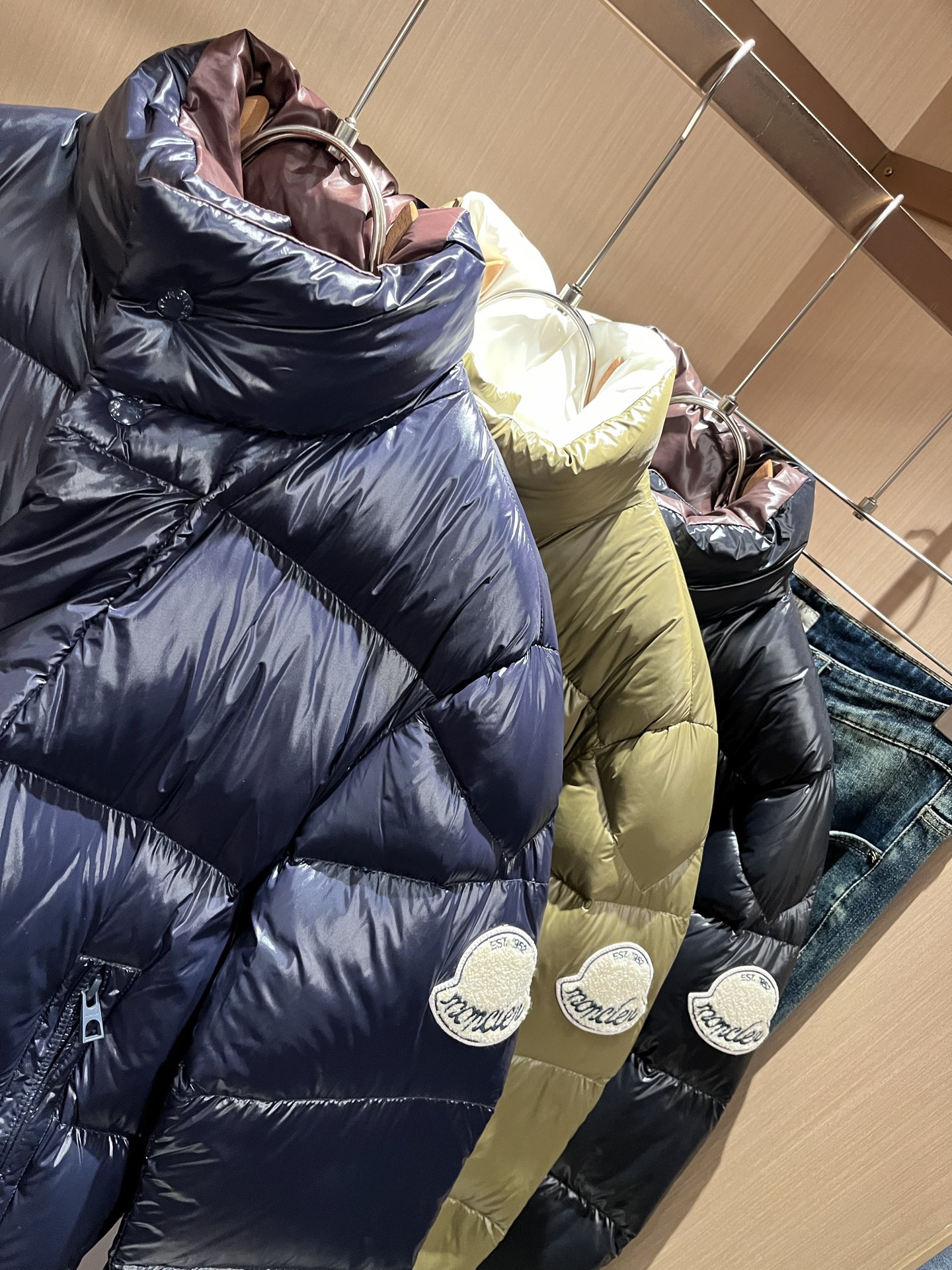 Mon*ler蒙口 2025秋冬新款男女同款👫羽绒服 ！年度的压轴款登场...匠心技艺于一身的经典款.高