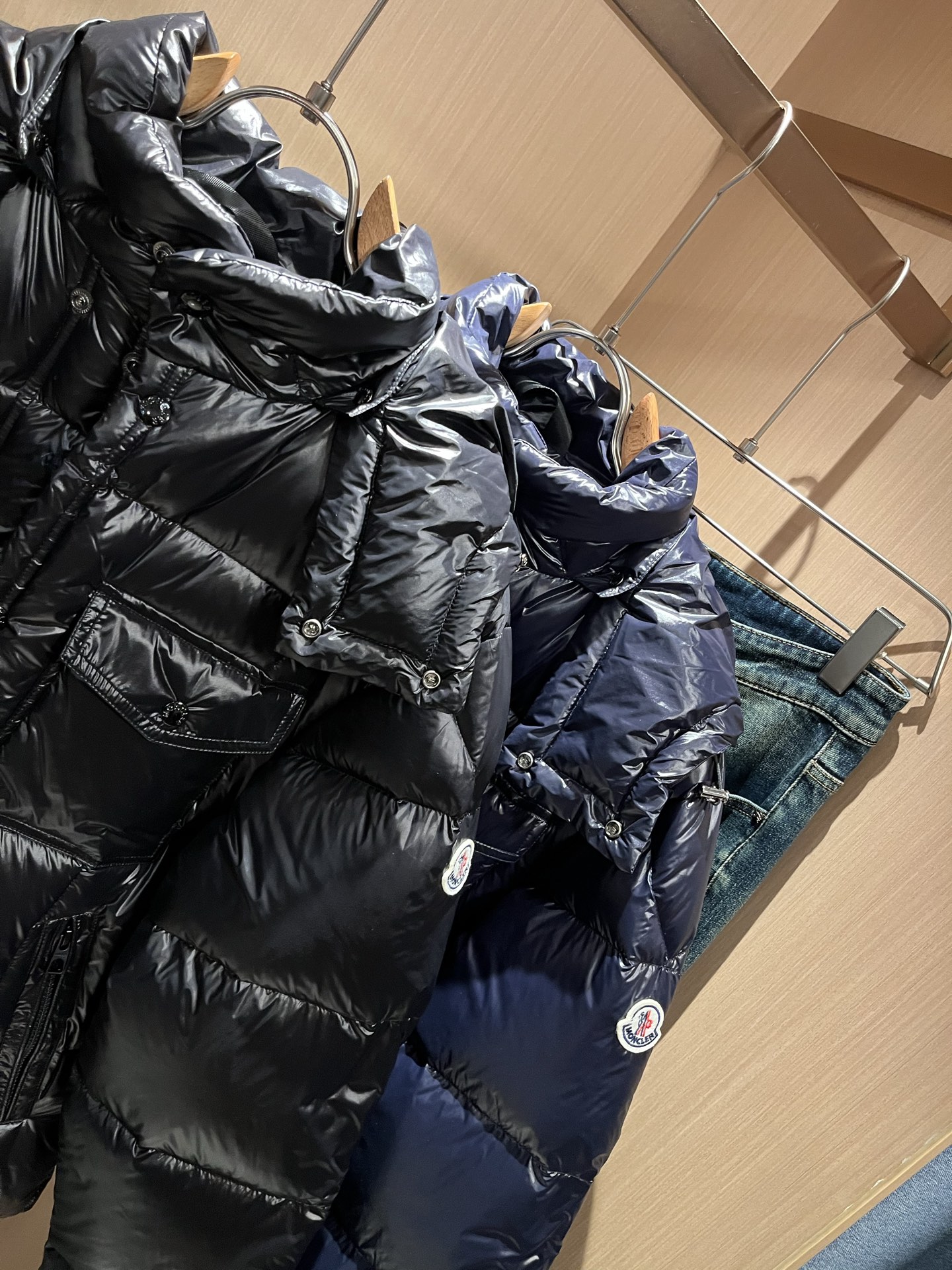 Mon*ler蒙口 2025秋冬新款男女同款👫羽绒服 ！年度的压轴款登场...匠心技艺于一身的经典款.高